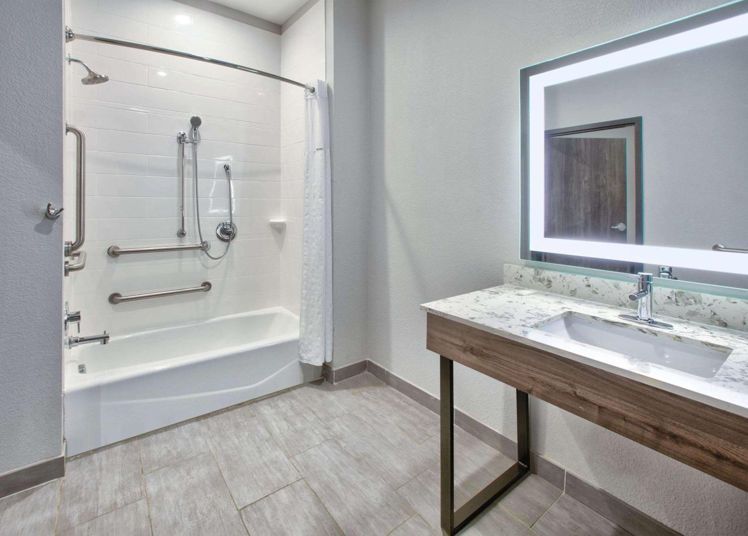 La Quinta Inn & Suites by Wyndham Dallas/Fairpark
