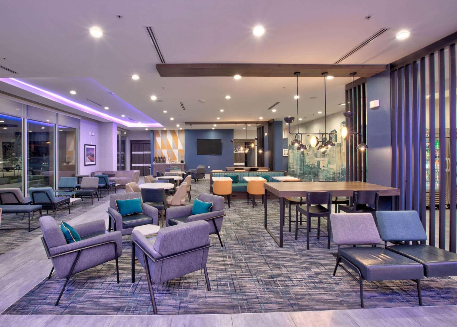 La Quinta Inn & Suites by Wyndham Dallas/Fairpark