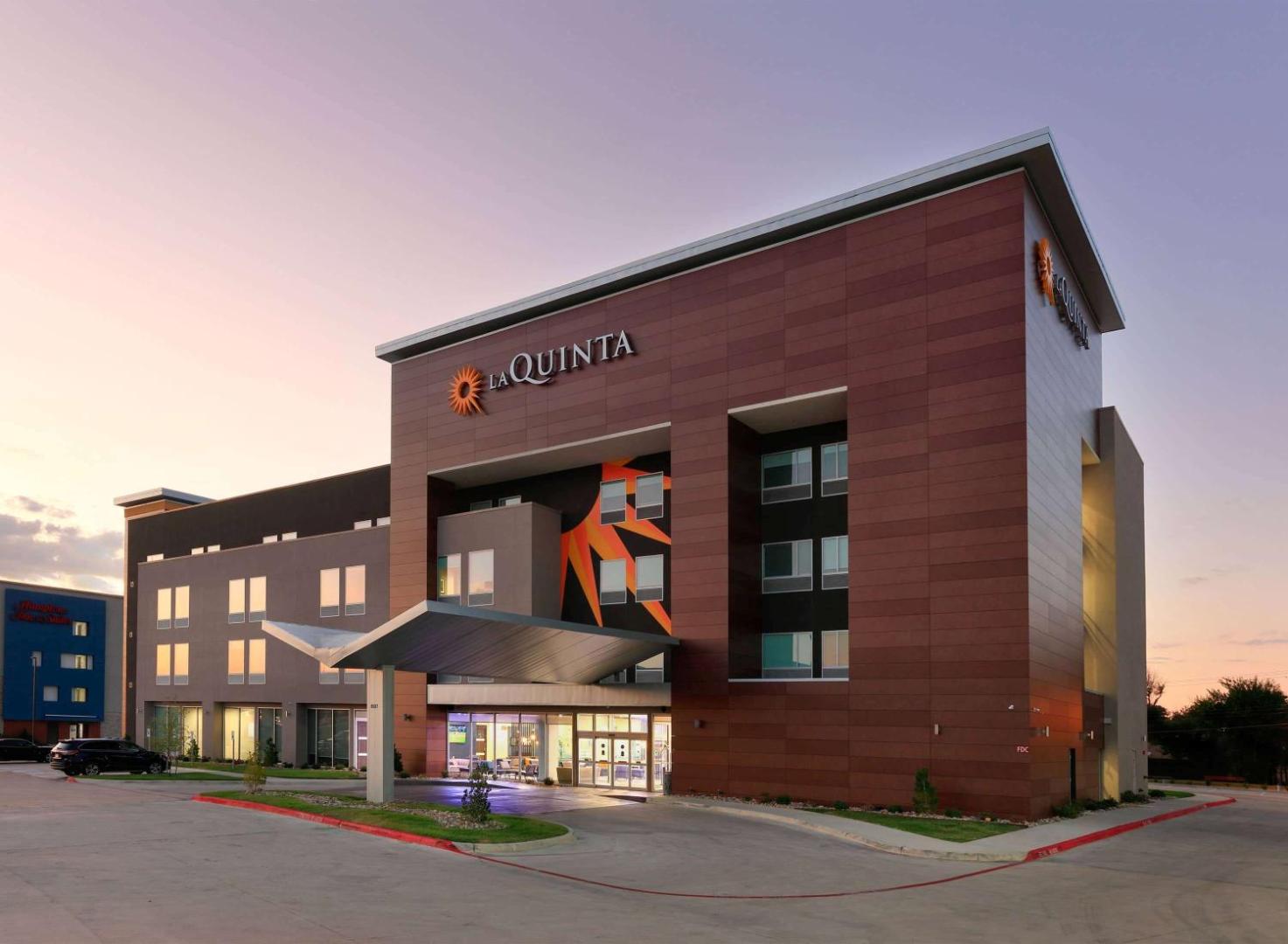 La Quinta Inn & Suites by Wyndham Dallas/Fairpark