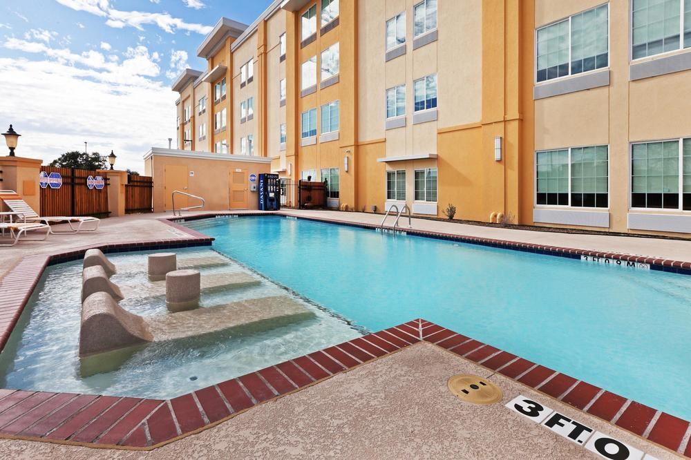 La Quinta Inn & Suites Dallas Love Field