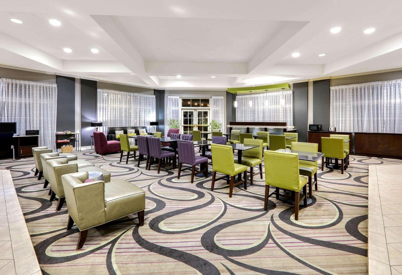 La Quinta Inn & Suites Dallas North Central
