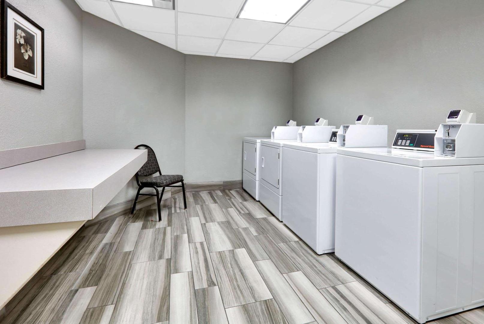 La Quinta Inn & Suites Dallas North Central