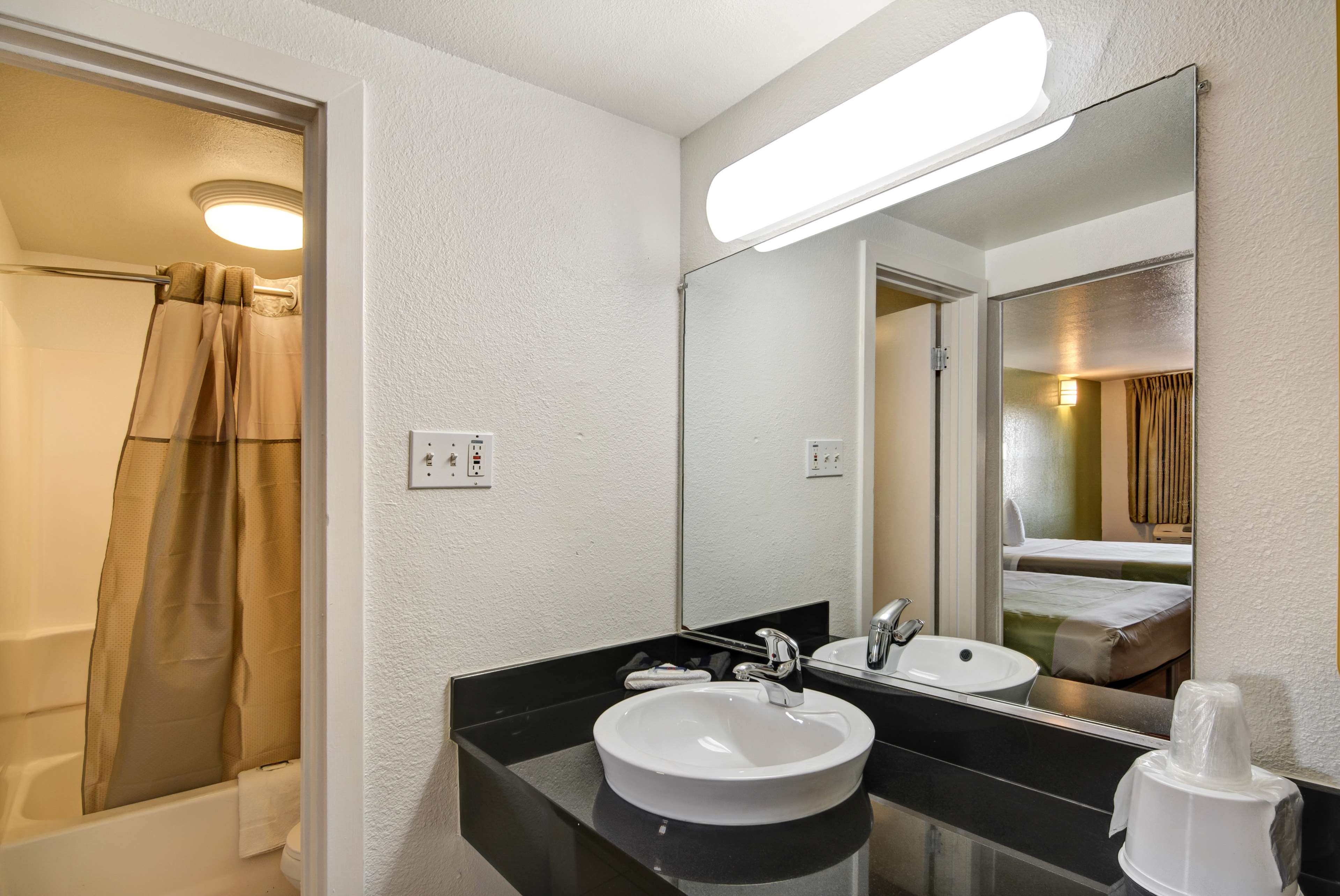 Motel 6 Dallas Galleria