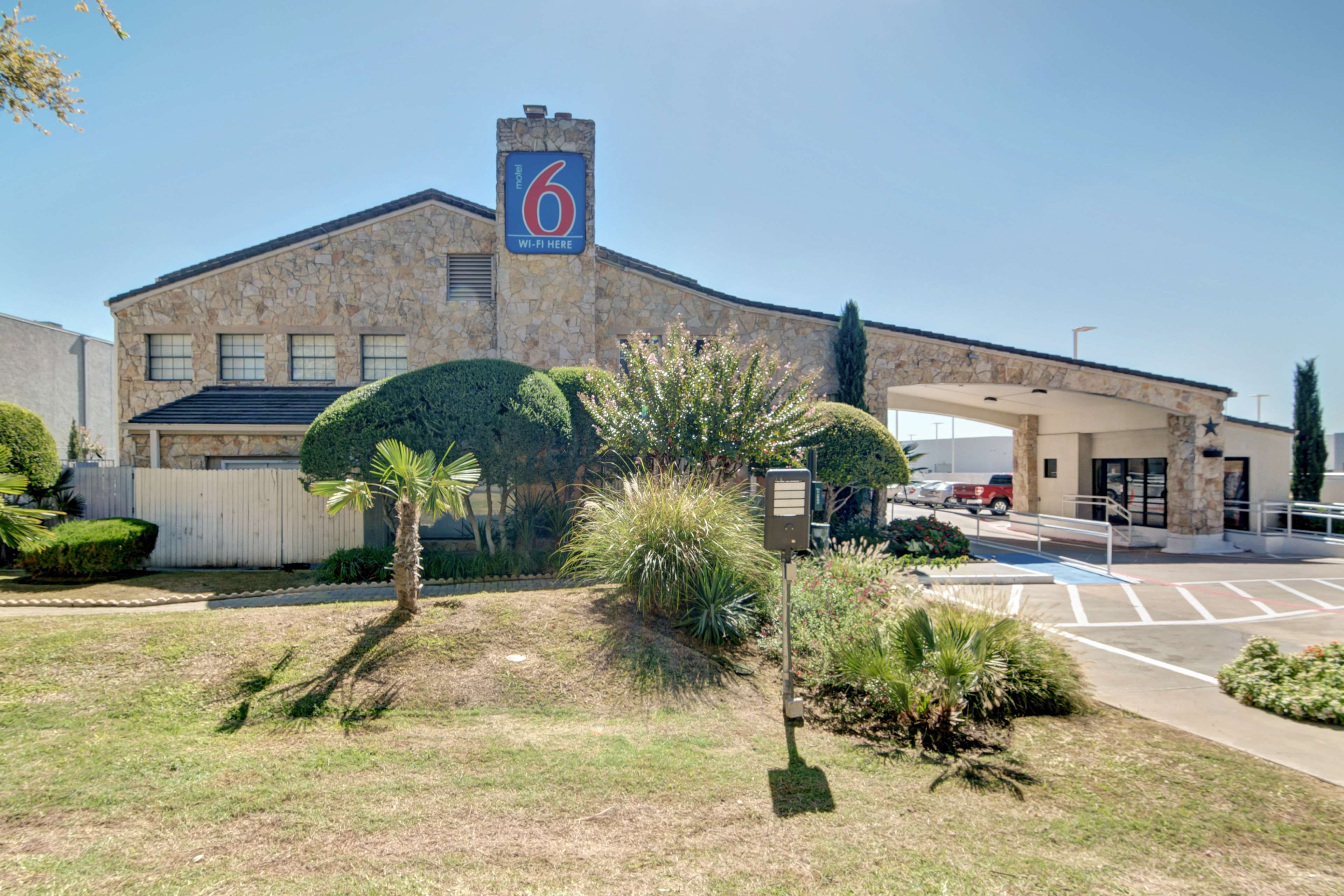 Motel 6 Dallas Galleria