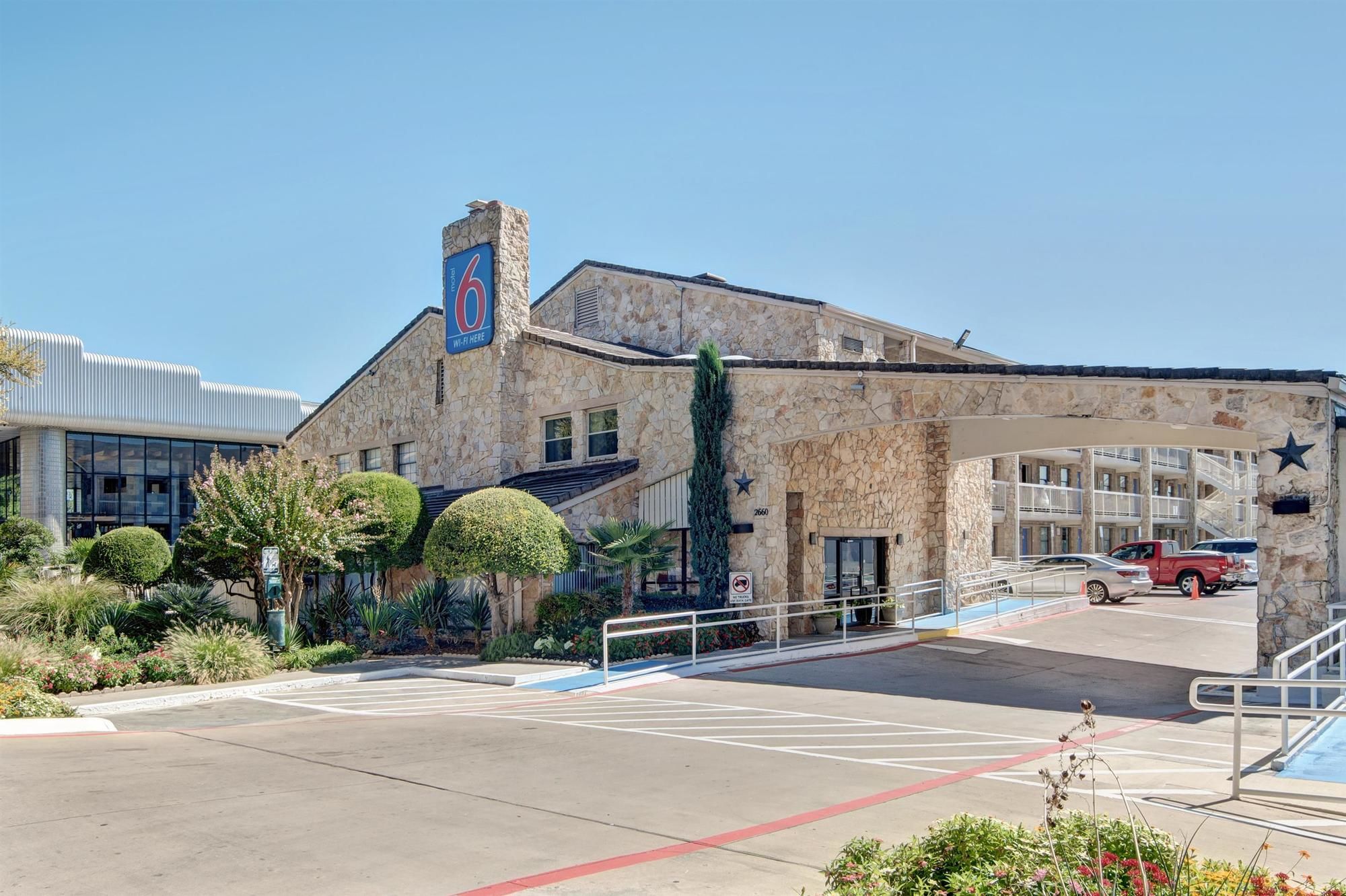 Motel 6 Dallas Galleria