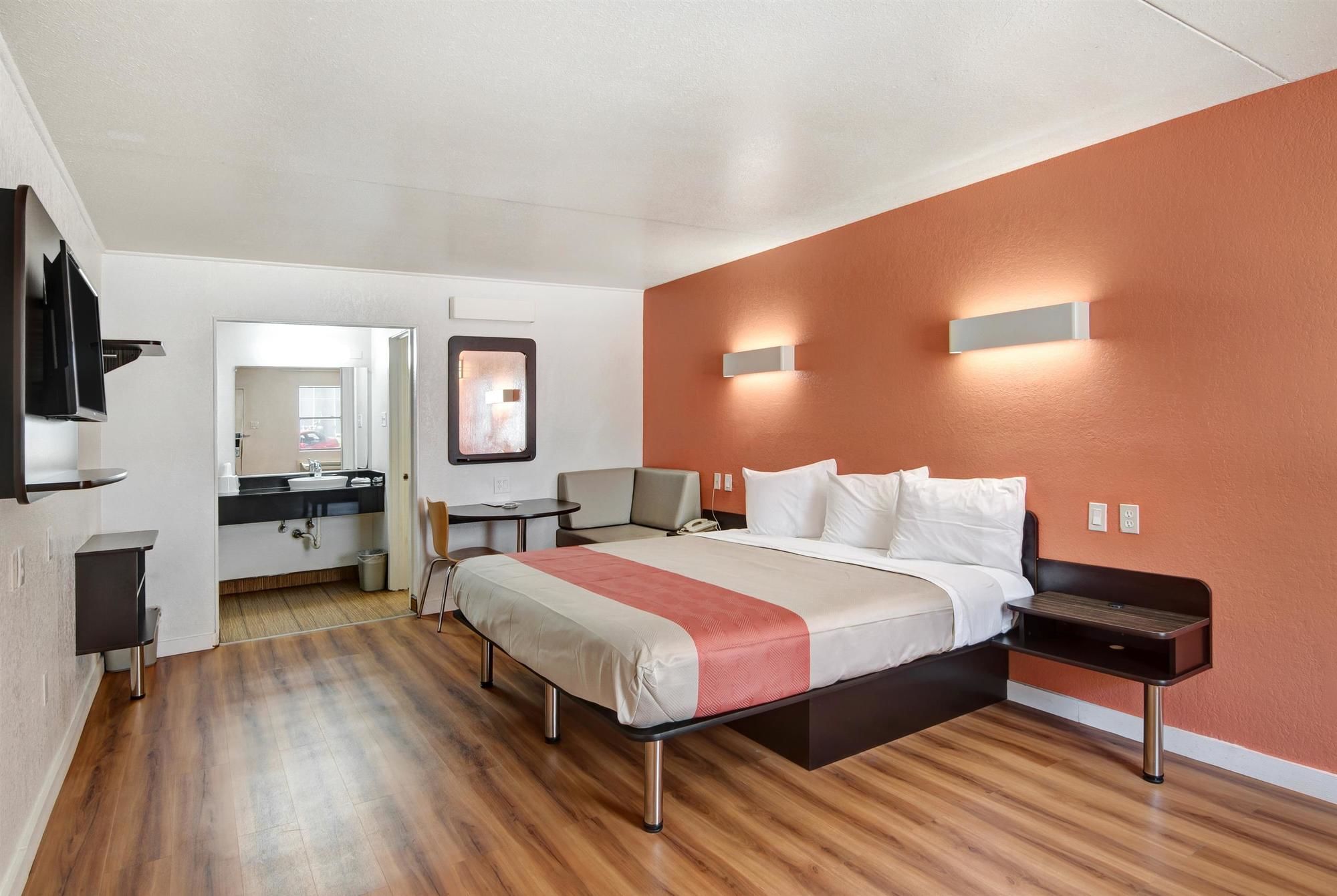 Motel 6 Dallas Galleria