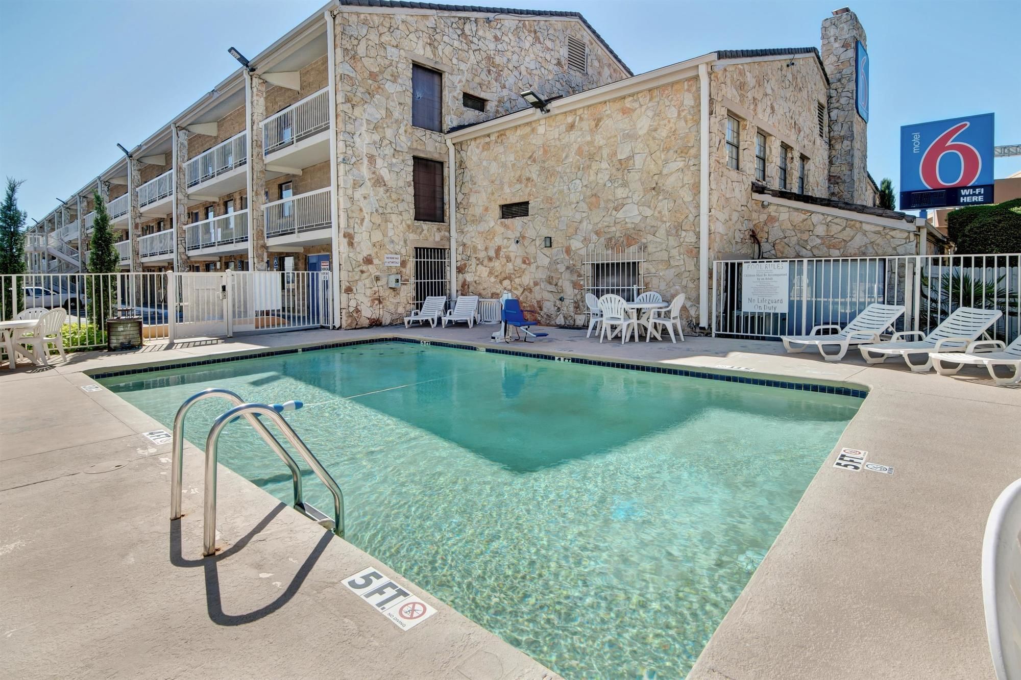 Motel 6 Dallas Galleria