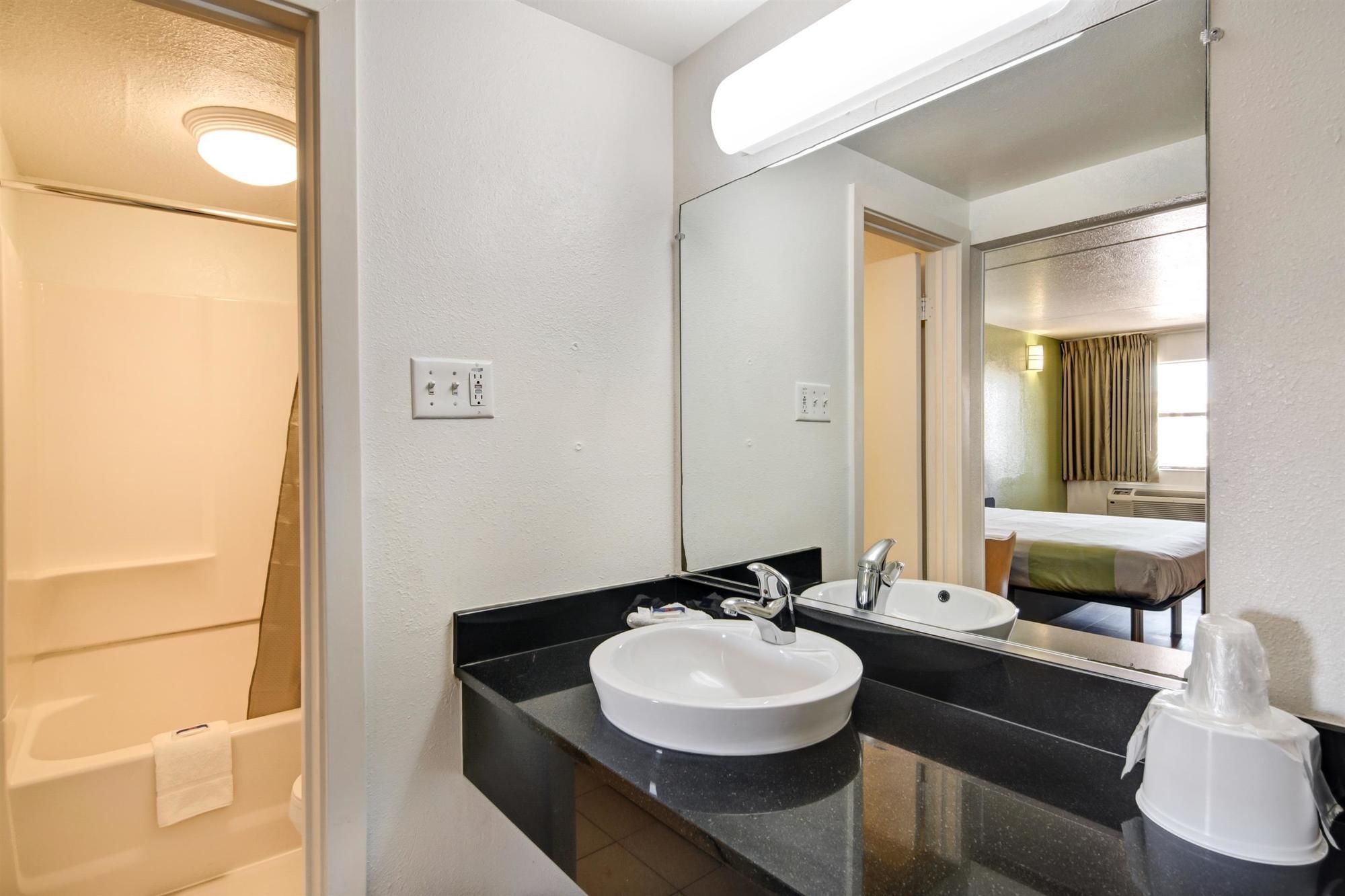 Motel 6 Dallas Galleria
