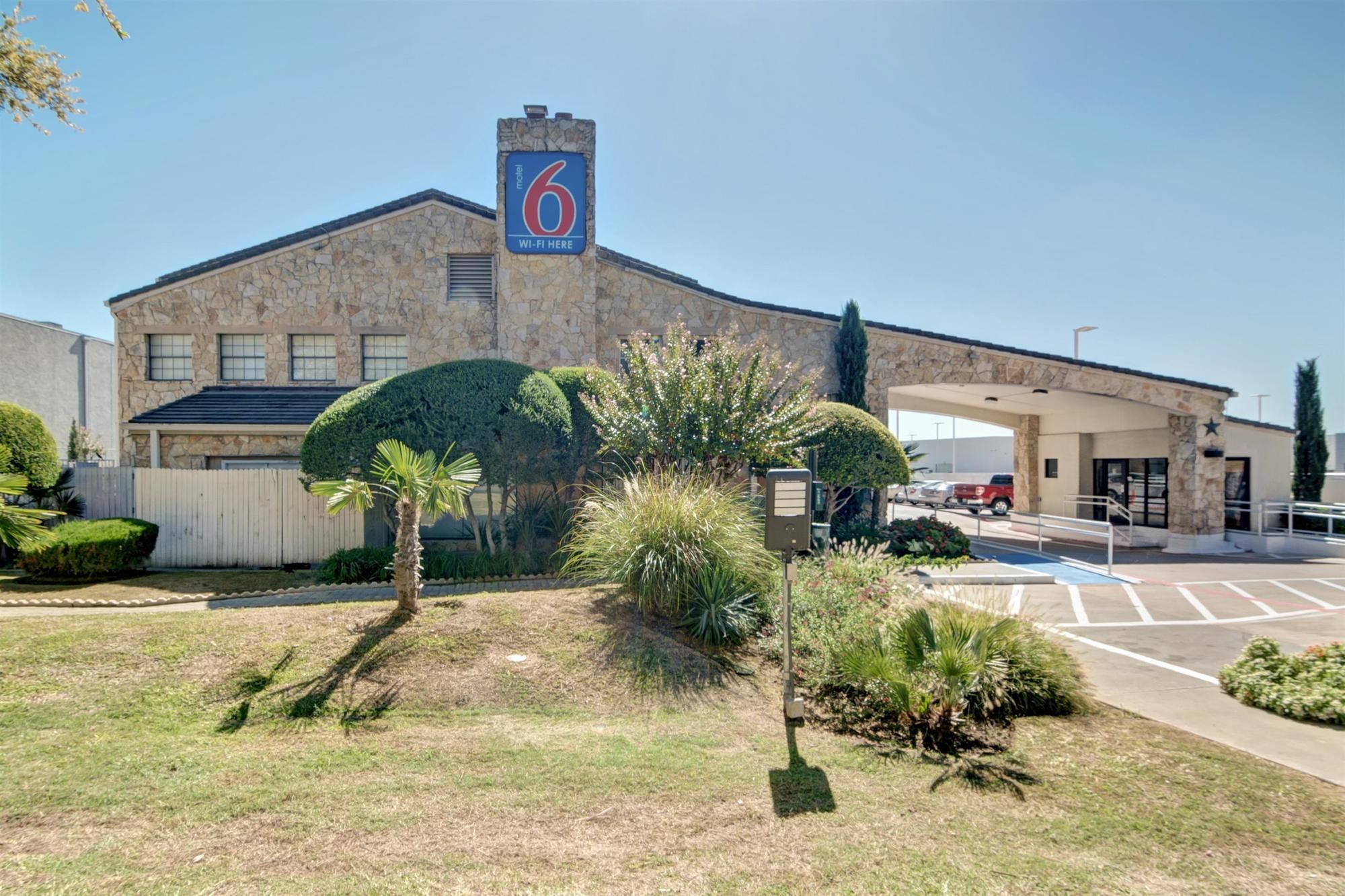Motel 6 Dallas Galleria