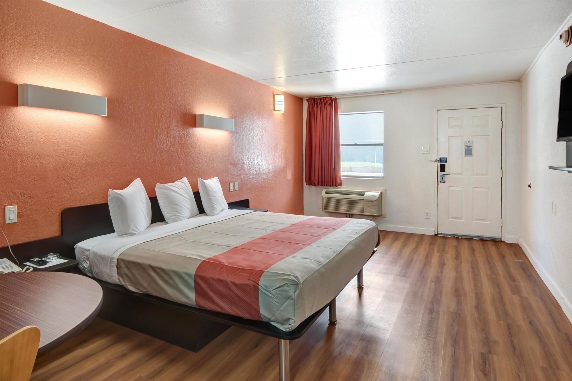 Motel 6 Dallas Galleria