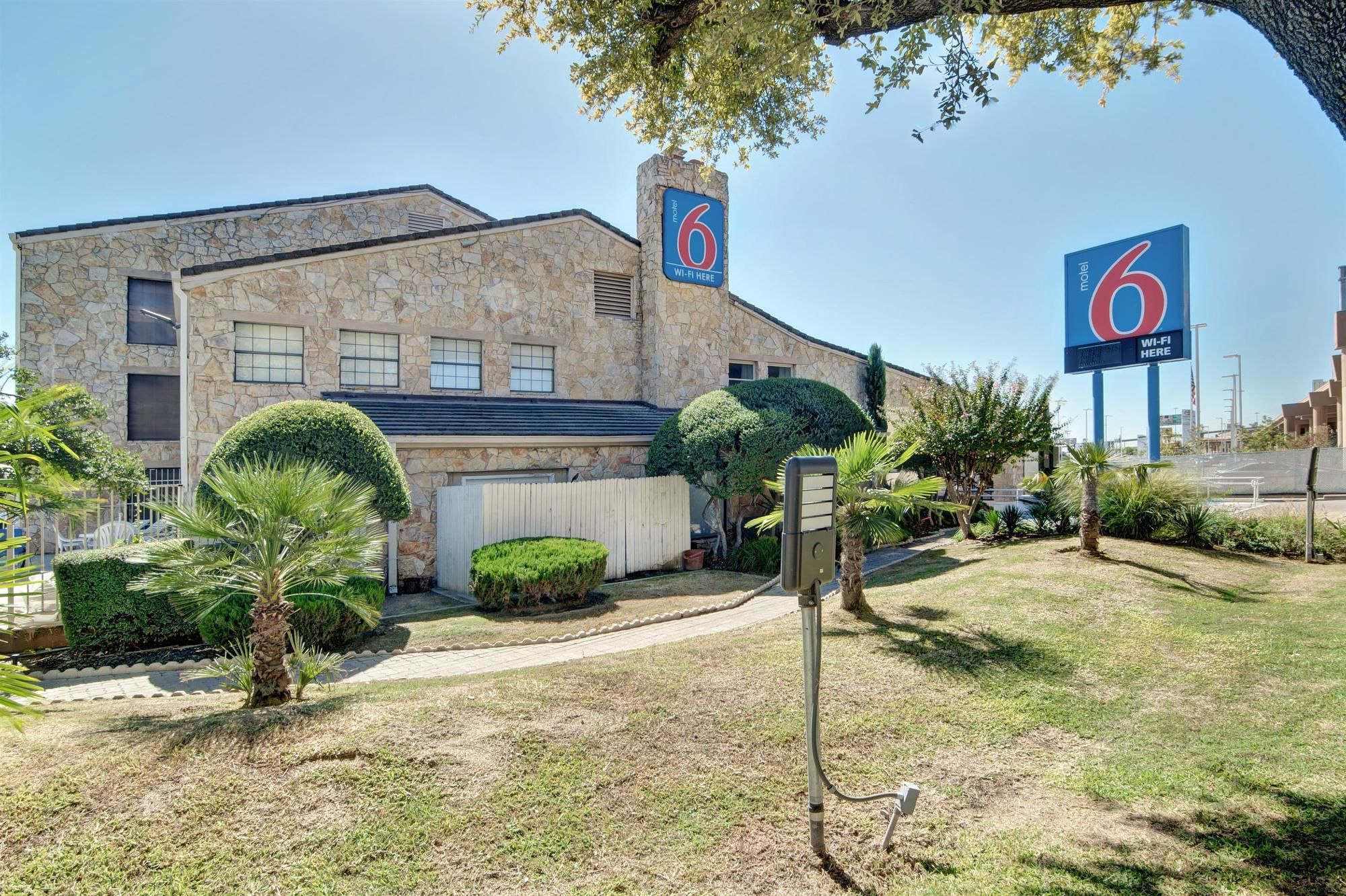 Motel 6 Dallas Galleria