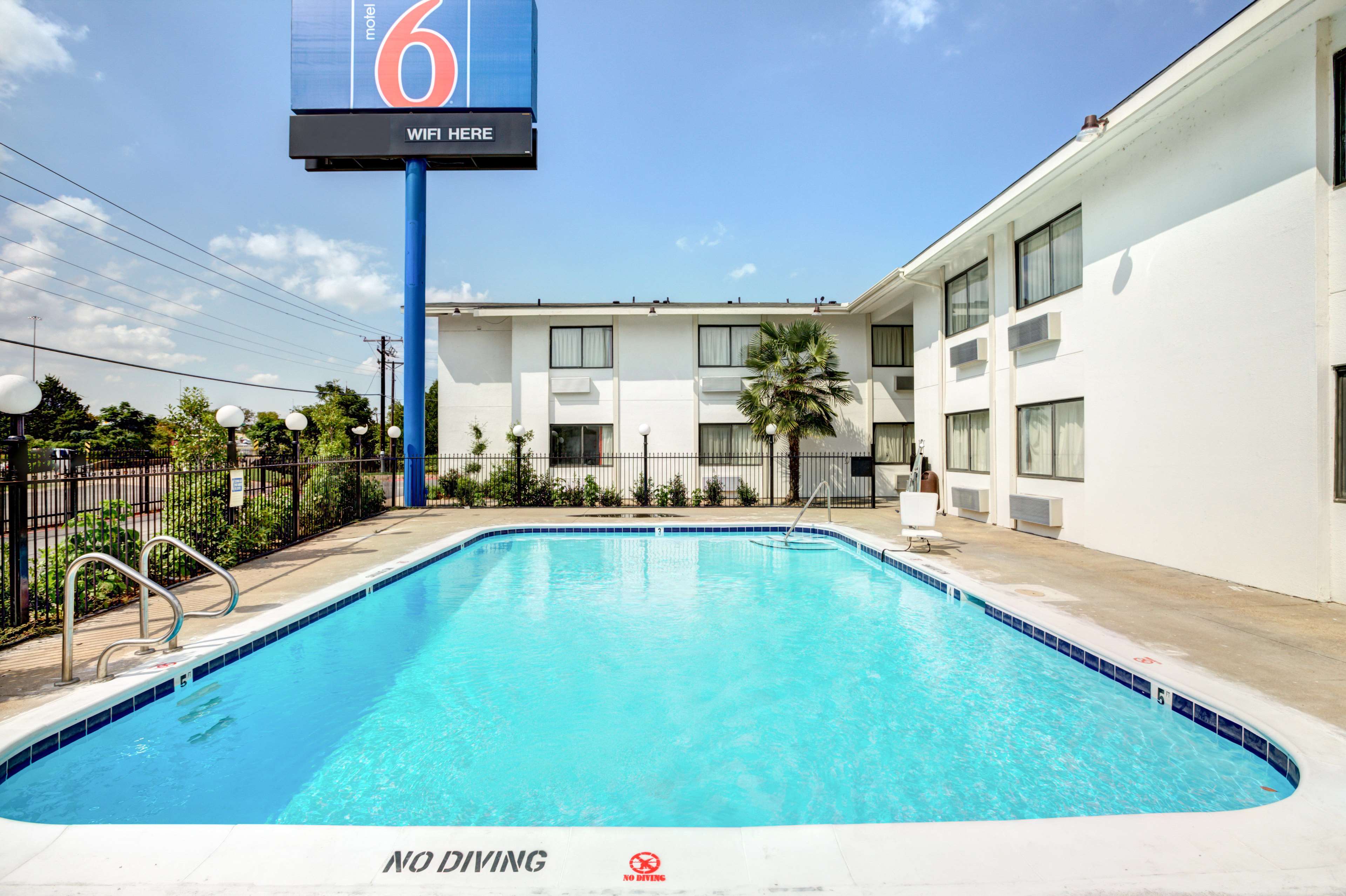 Motel 6 Dallas South