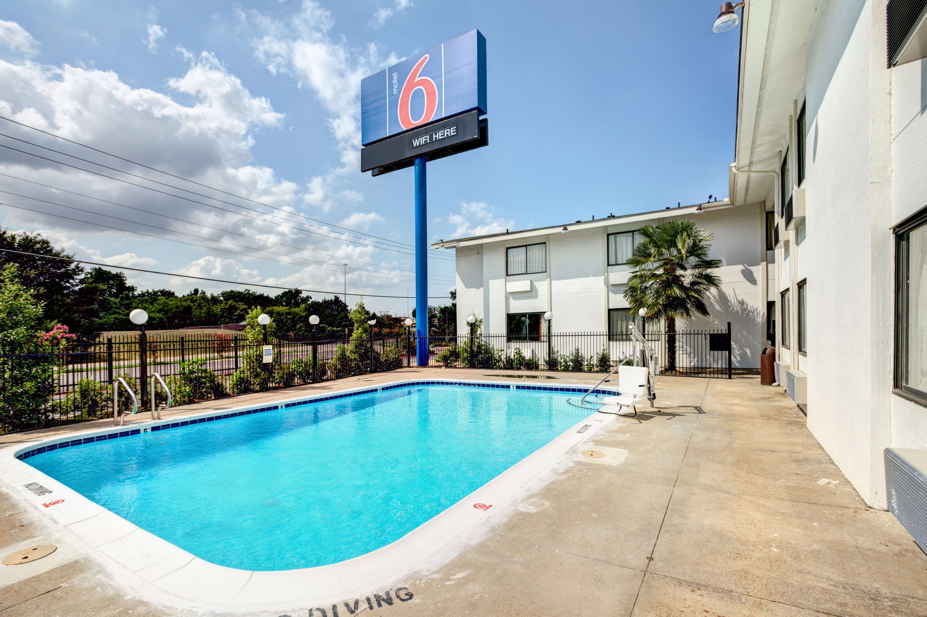Motel 6 Dallas South