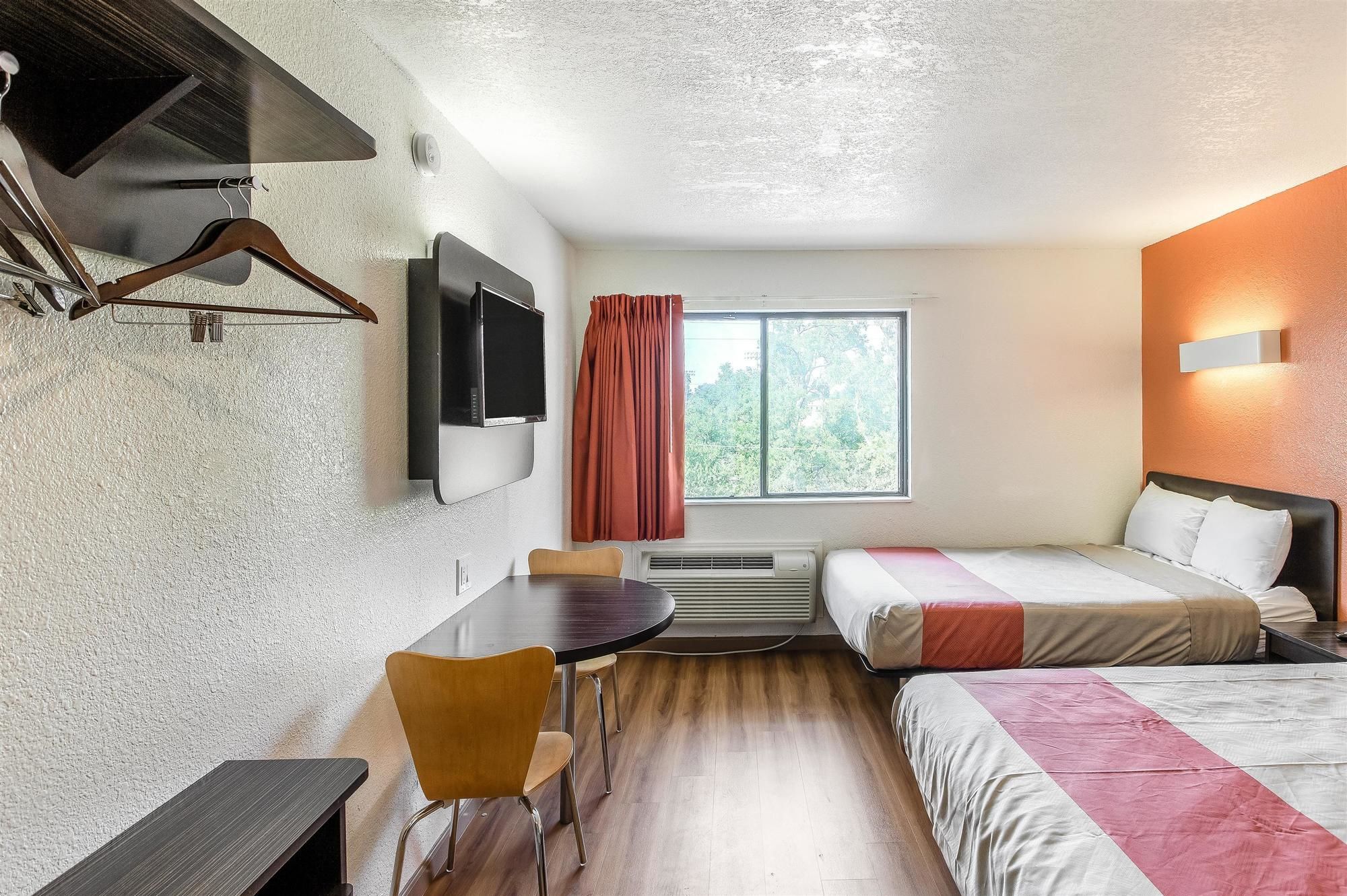 Motel 6 Dallas South