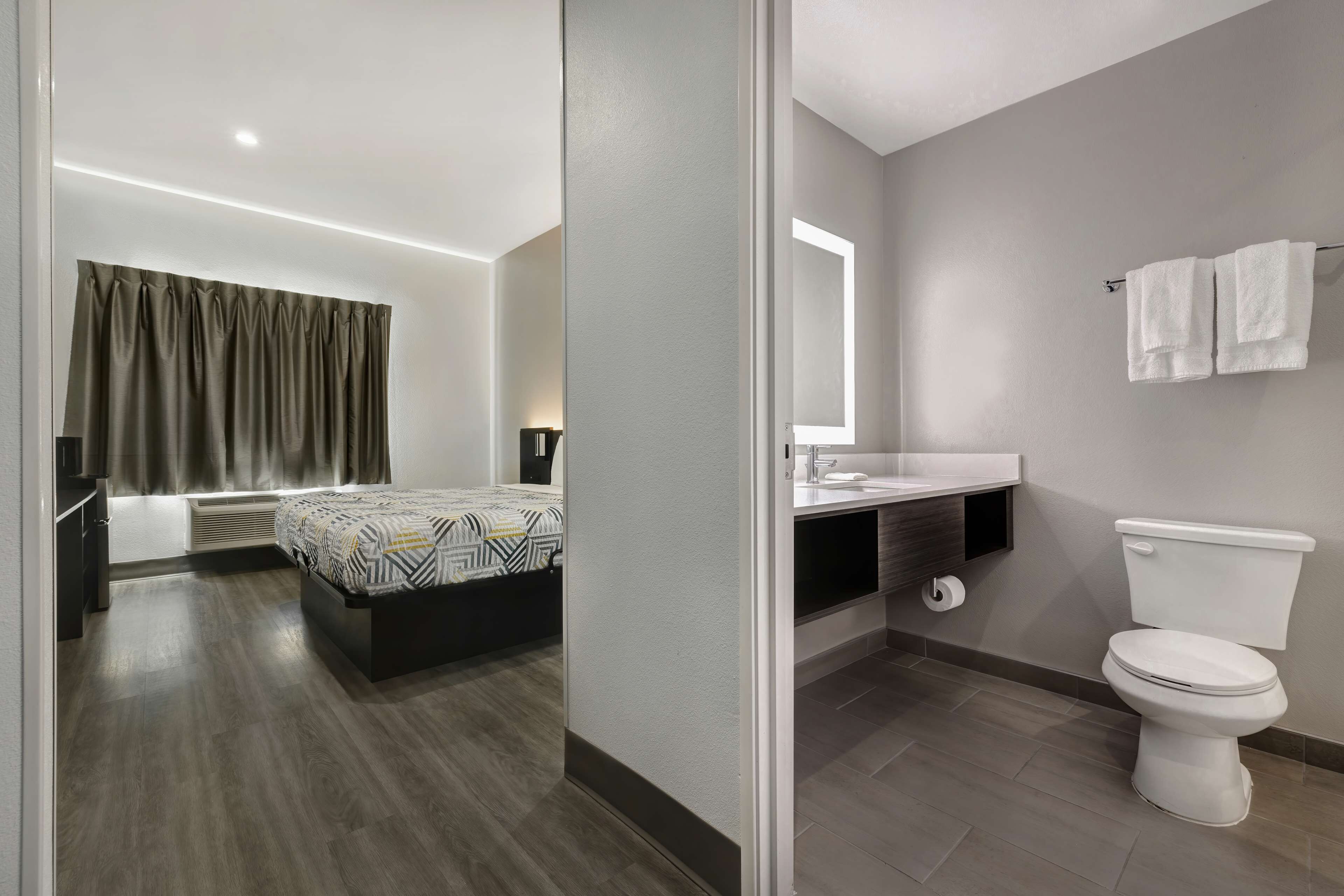 Motel 6 Dallas, TX - Methodist Charlton Medical Ctr.