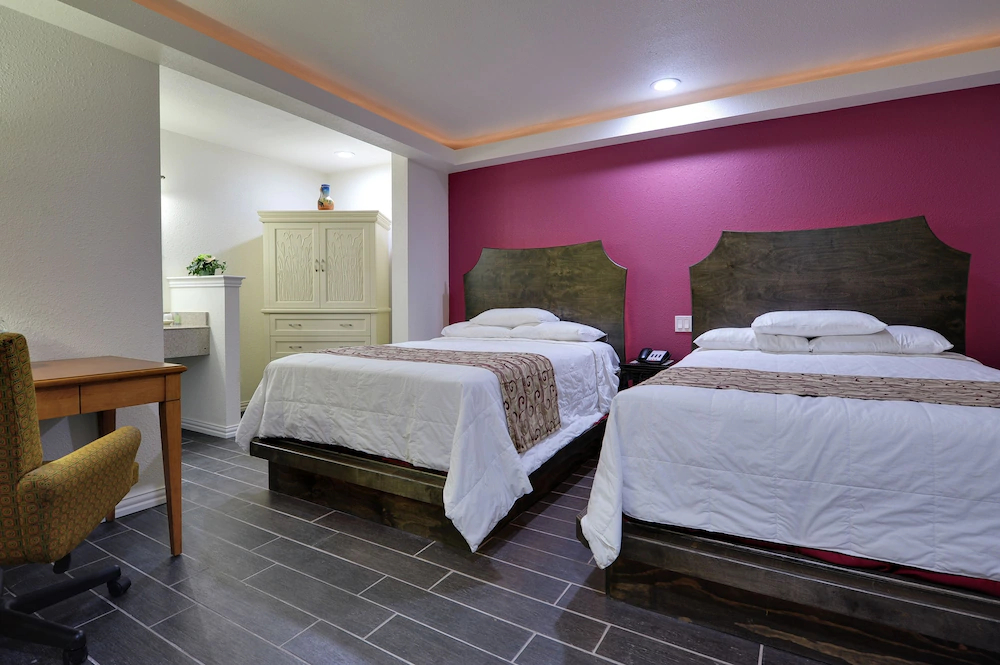 Romantic Inn & Suites