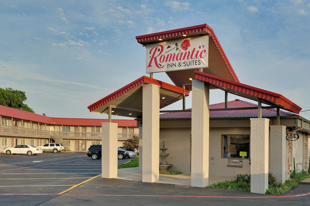 Romantic Inn & Suites