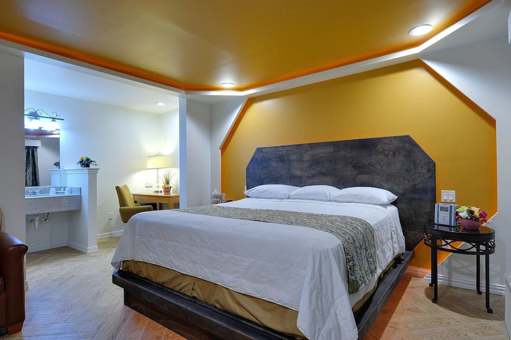 Romantic Inn & Suites