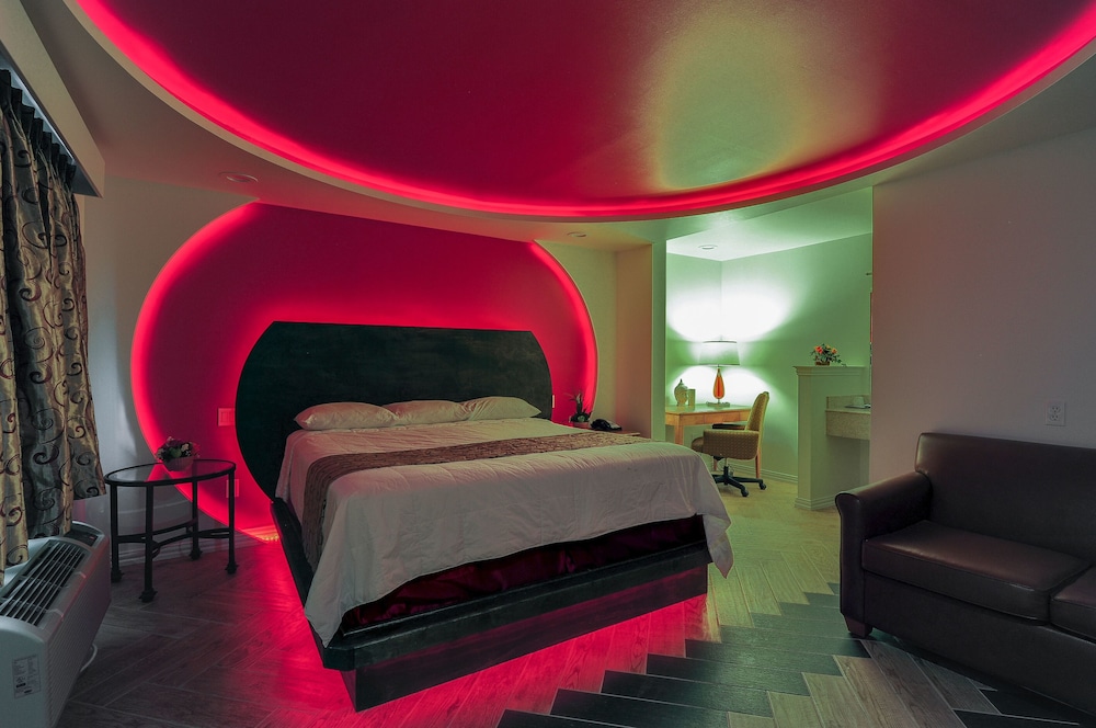 Romantic Inn & Suites