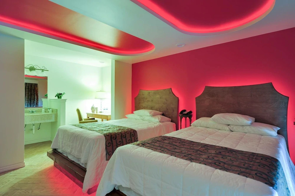 Romantic Inn & Suites