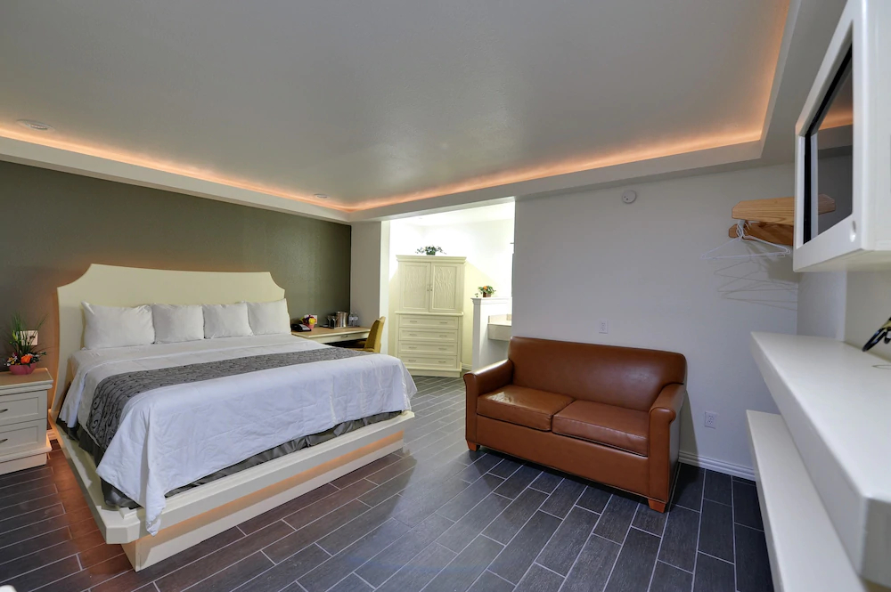 Romantic Inn & Suites