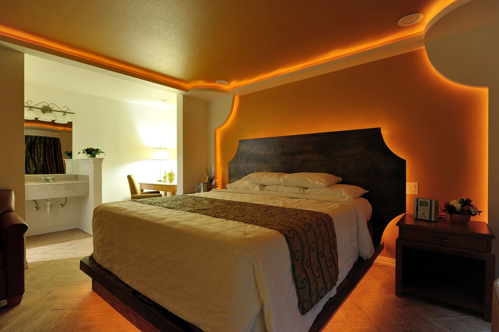 Romantic Inn & Suites