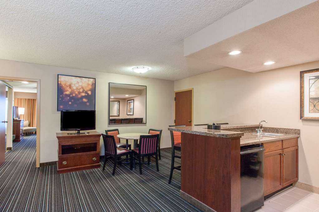 Sonesta Suites Dallas Park Central