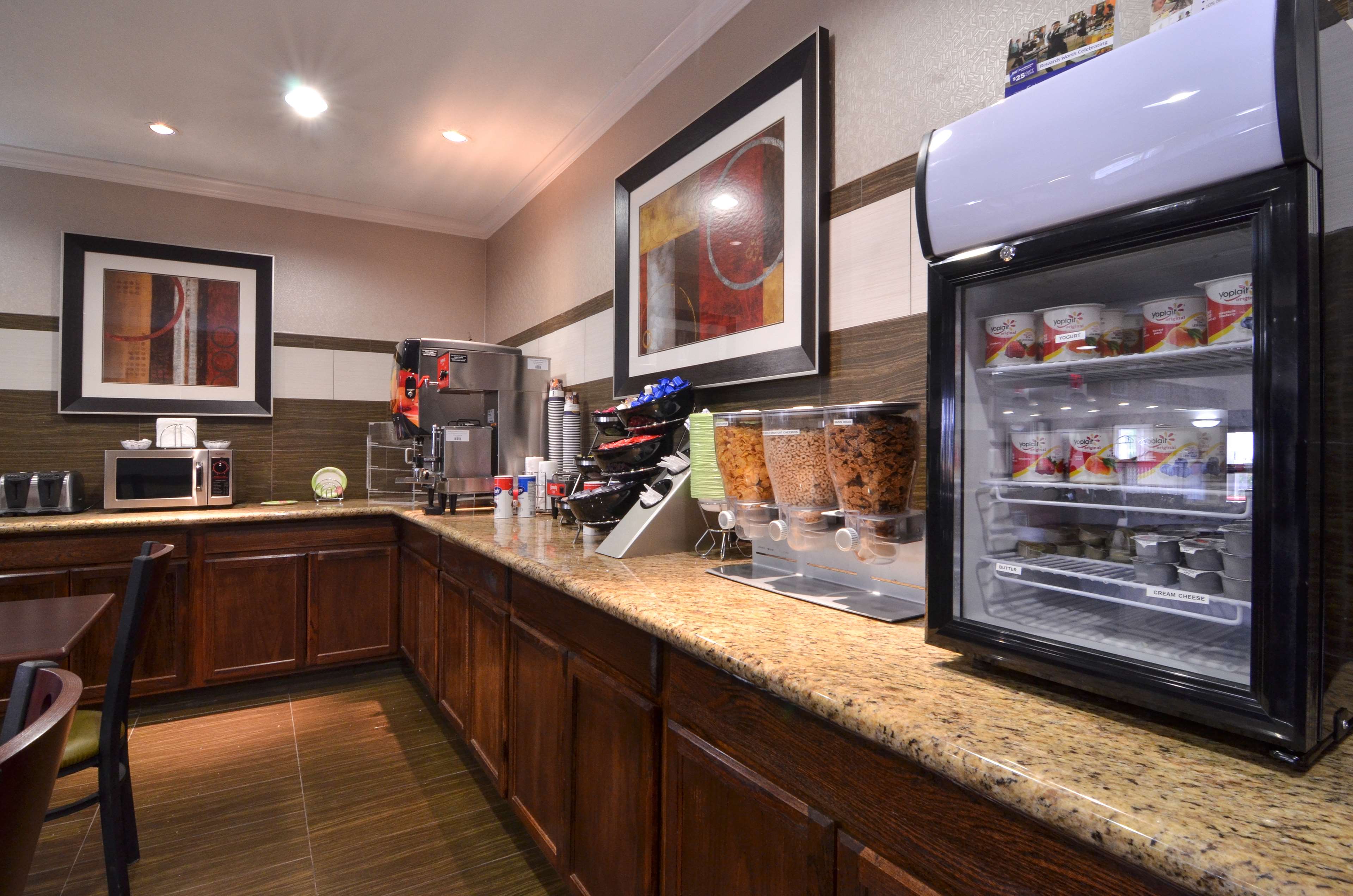 Best Western Dayton Inn & Suites
