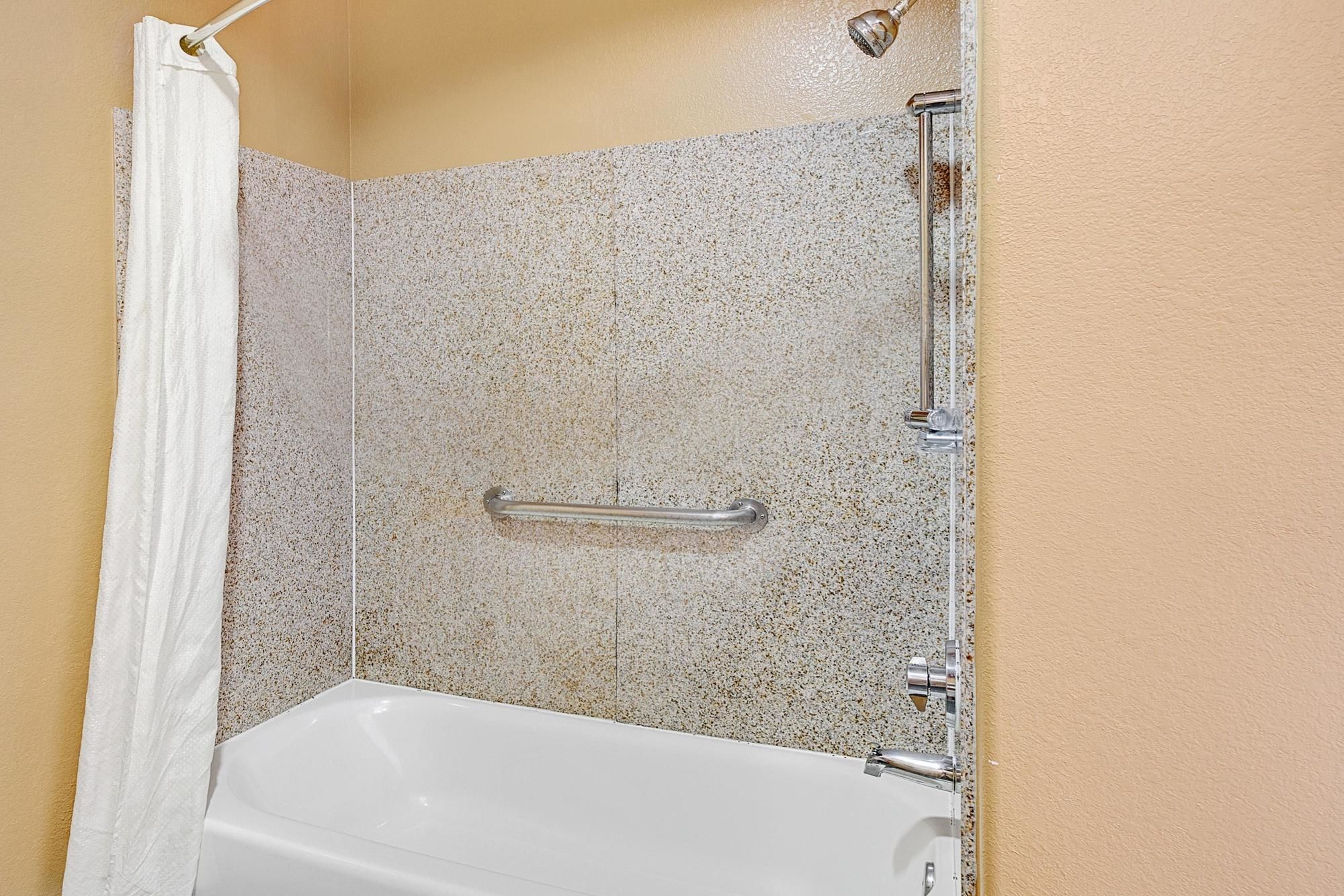 Sapphire Inn & Suites