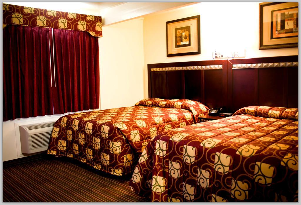 Whispering Palms Inn