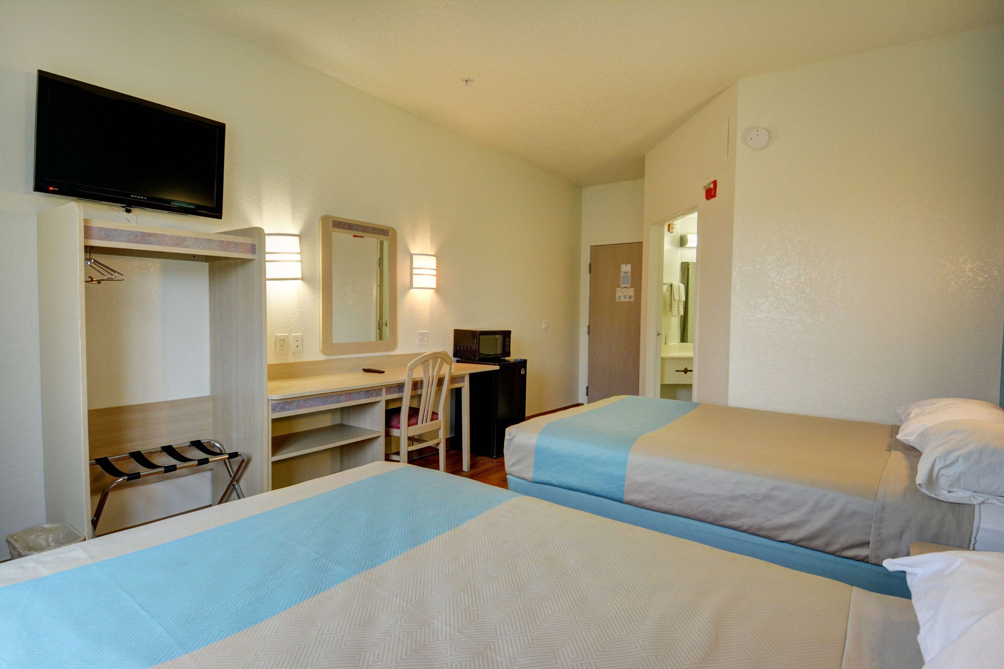 Motel 6 Denison