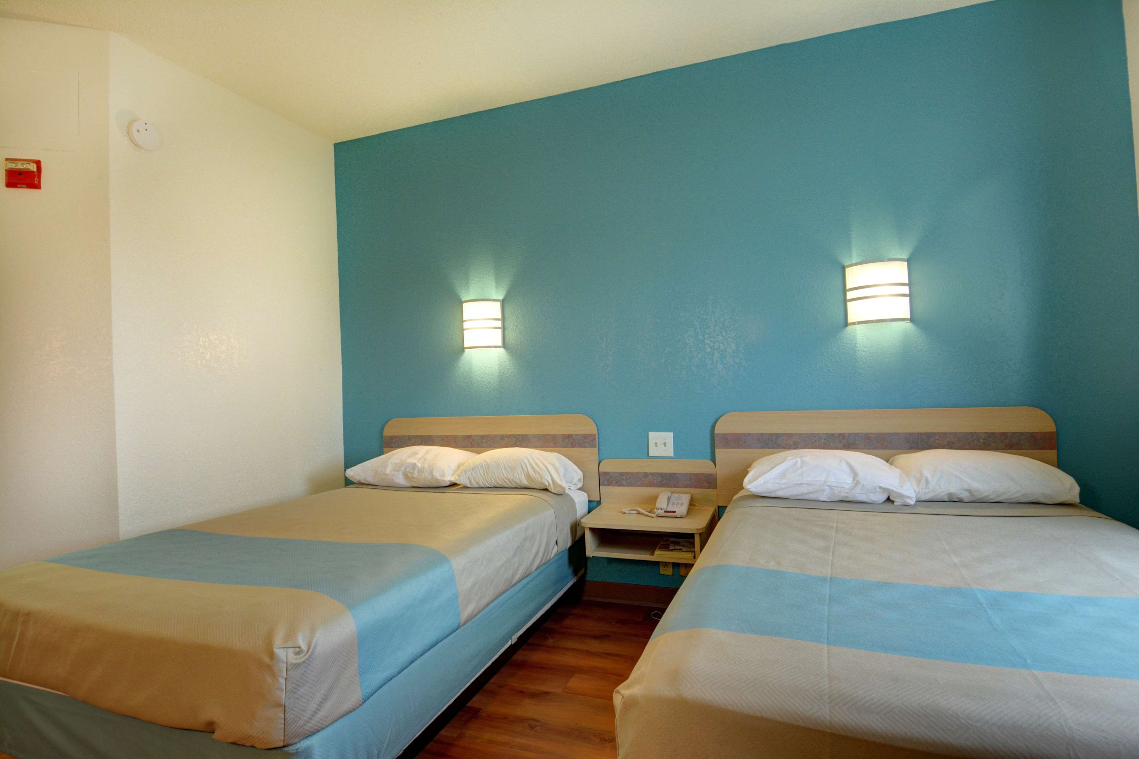 Motel 6 Denison