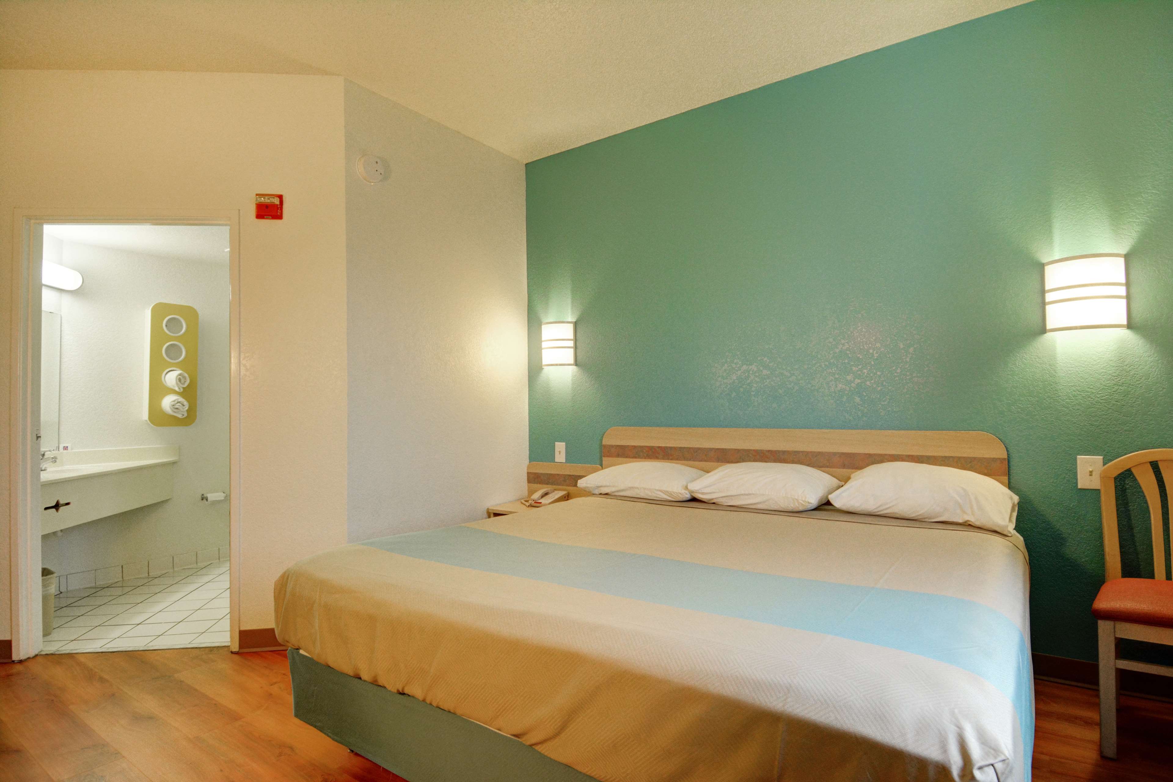 Motel 6 Denison