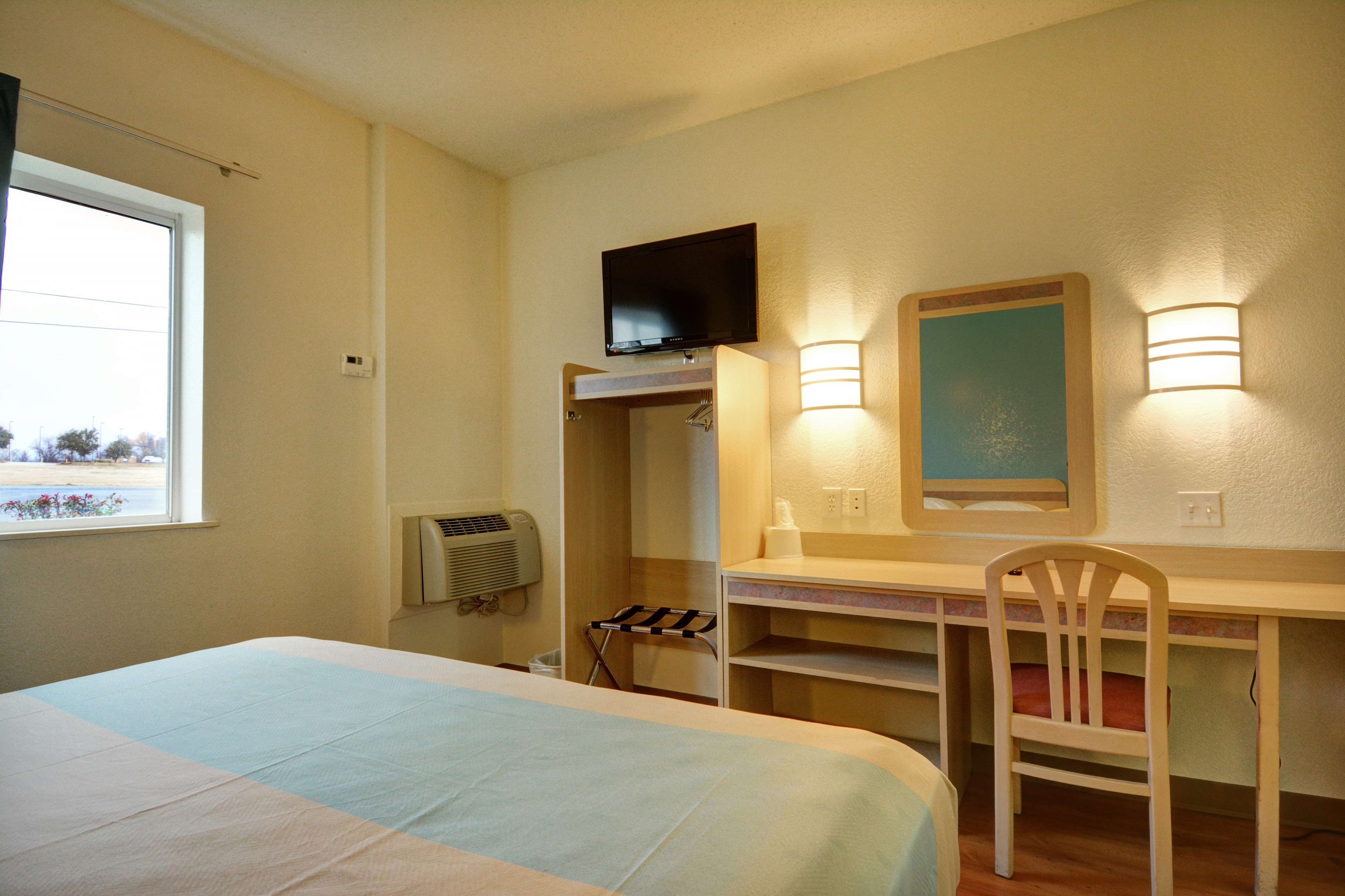 Motel 6 Denison