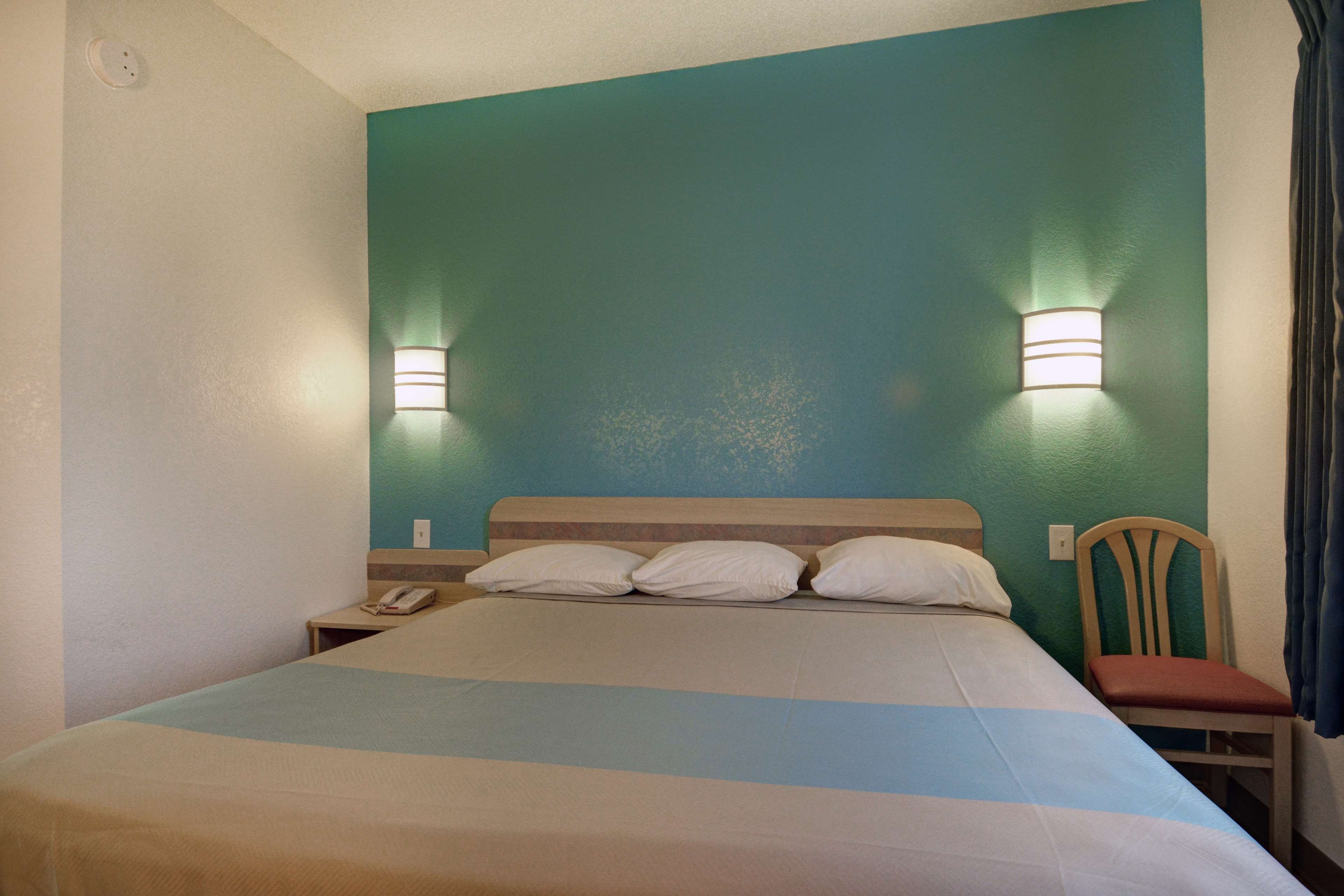 Motel 6 Denison