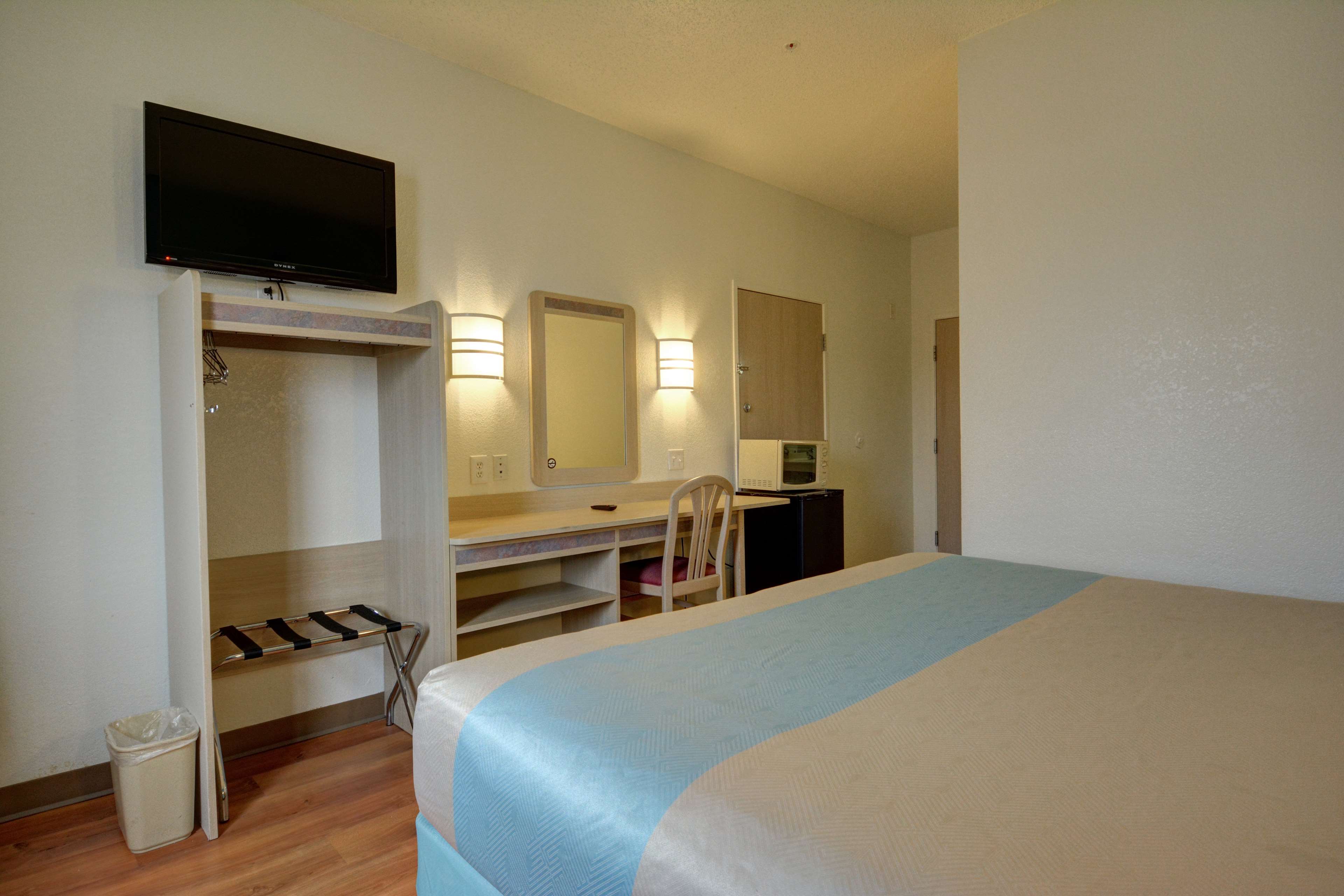 Motel 6 Denison