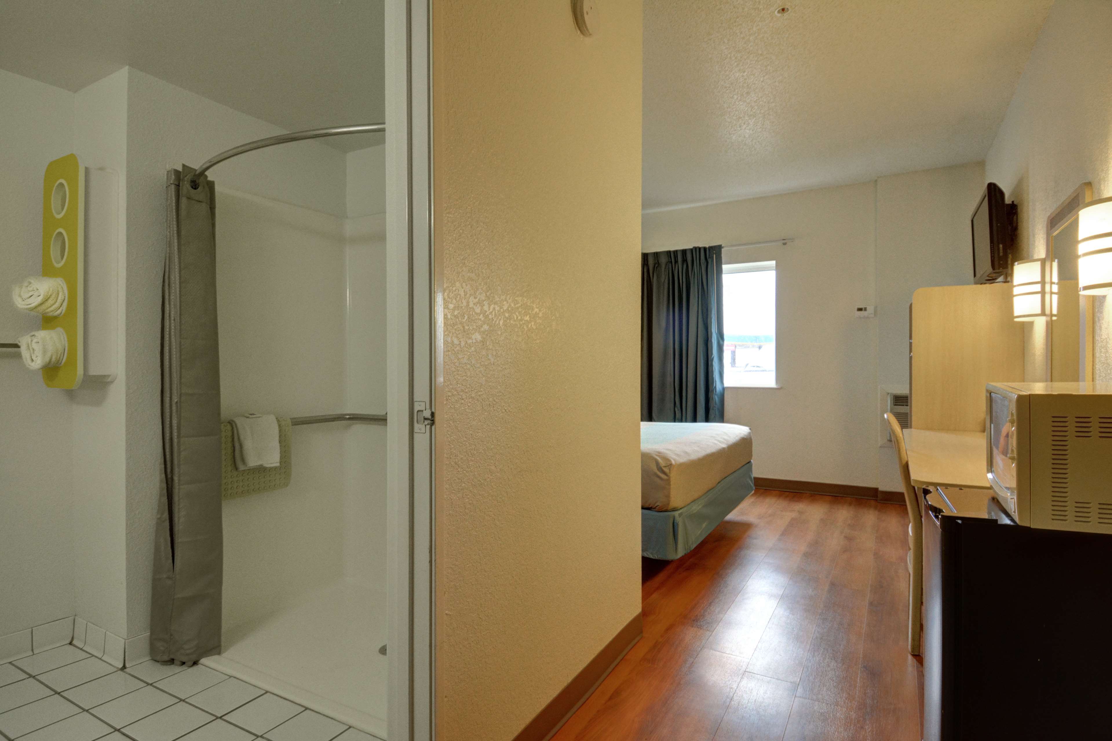 Motel 6 Denison