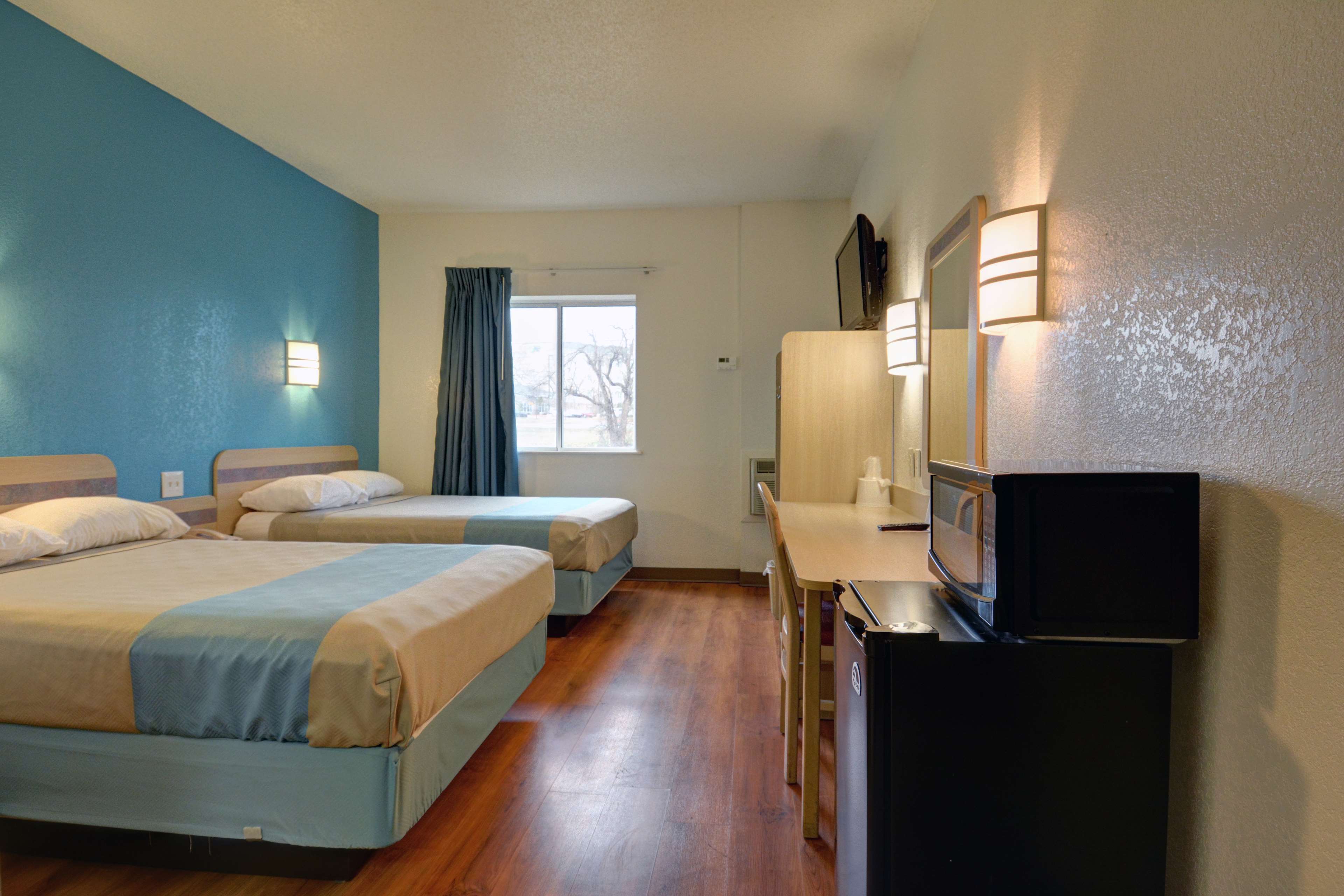 Motel 6 Denison