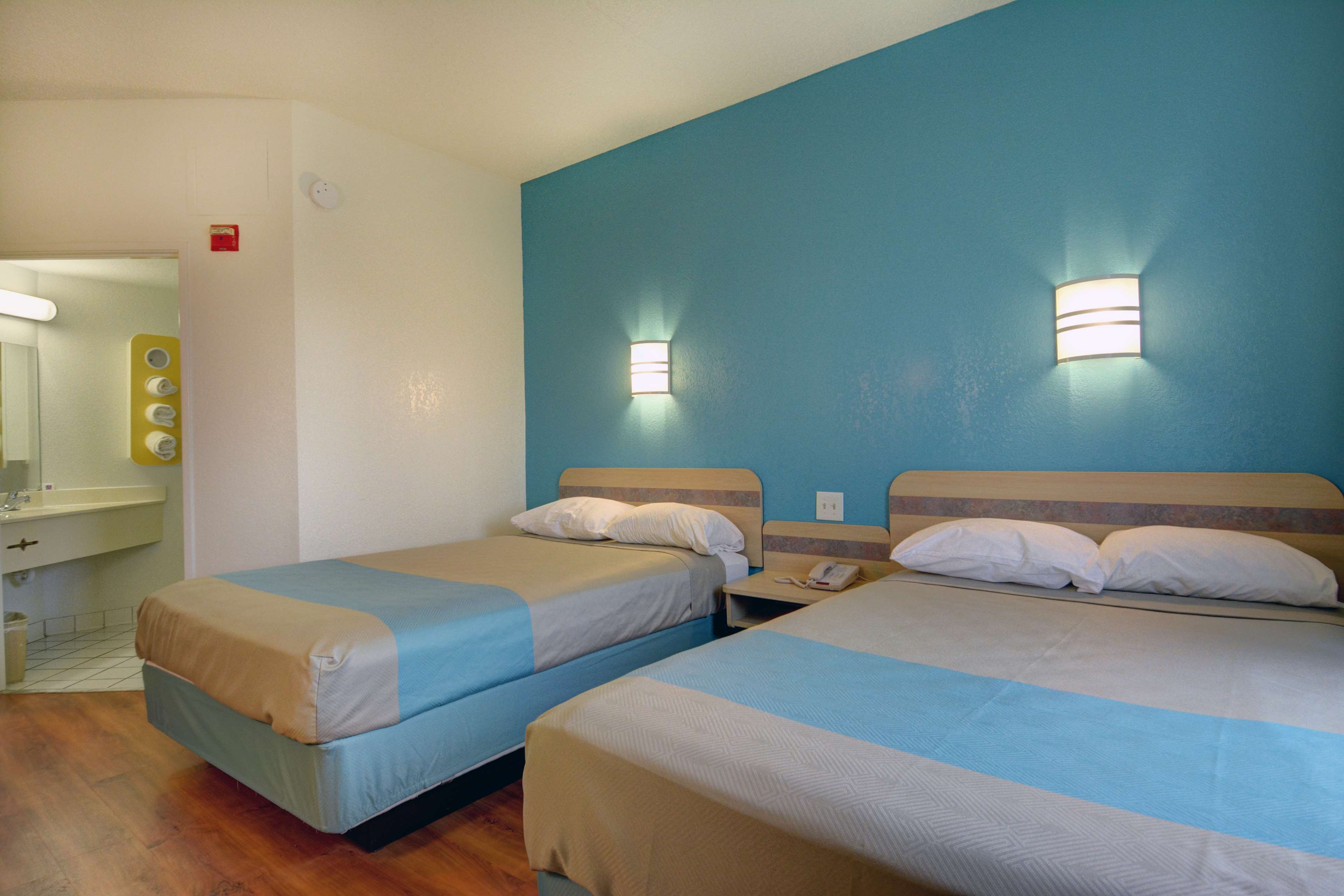 Motel 6 Denison