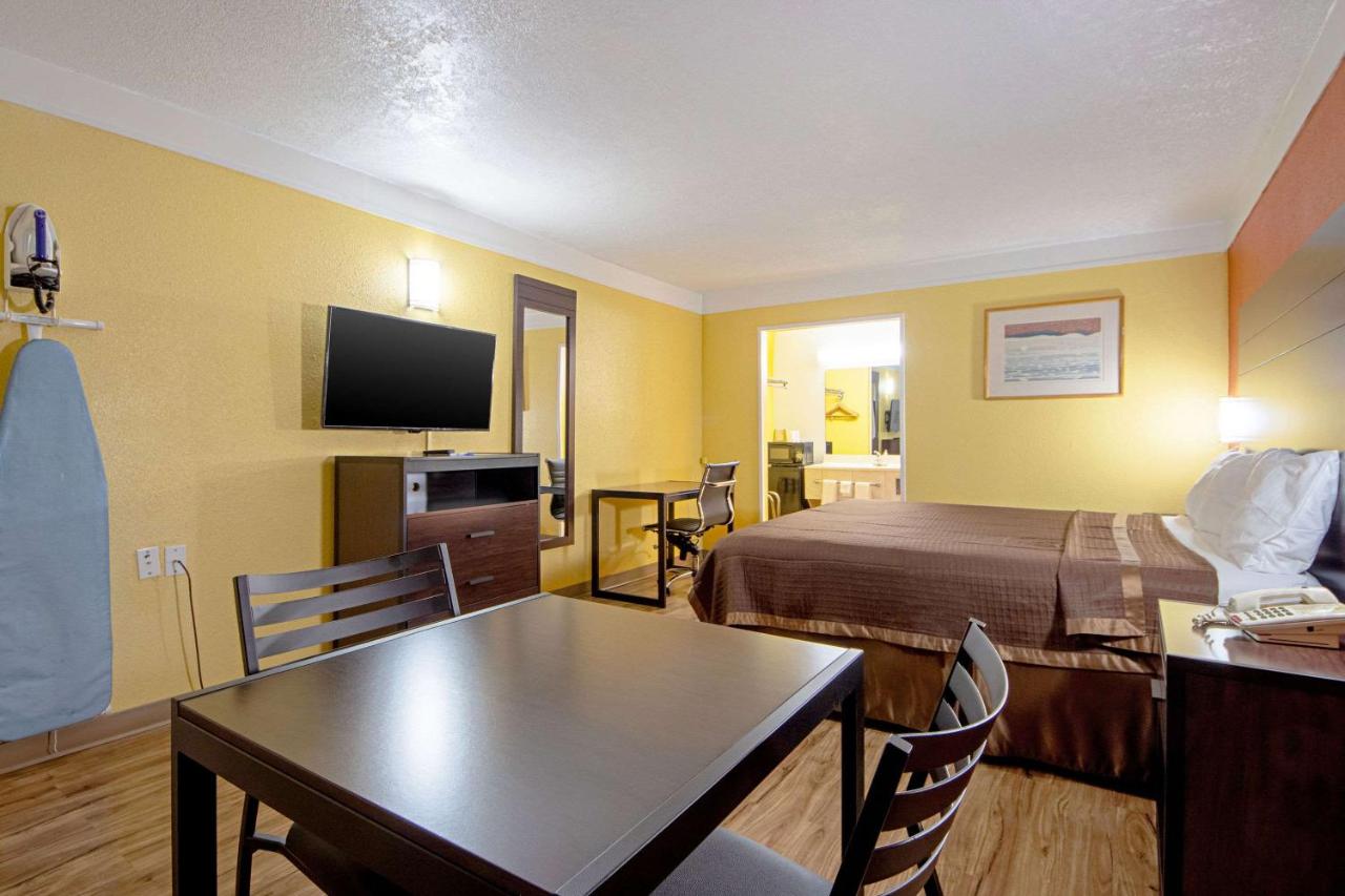 Economy Inn & Suites
