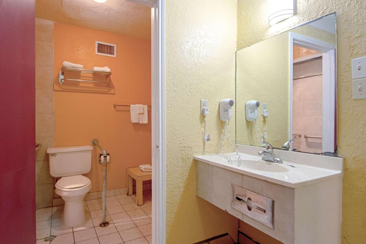 Economy Inn & Suites