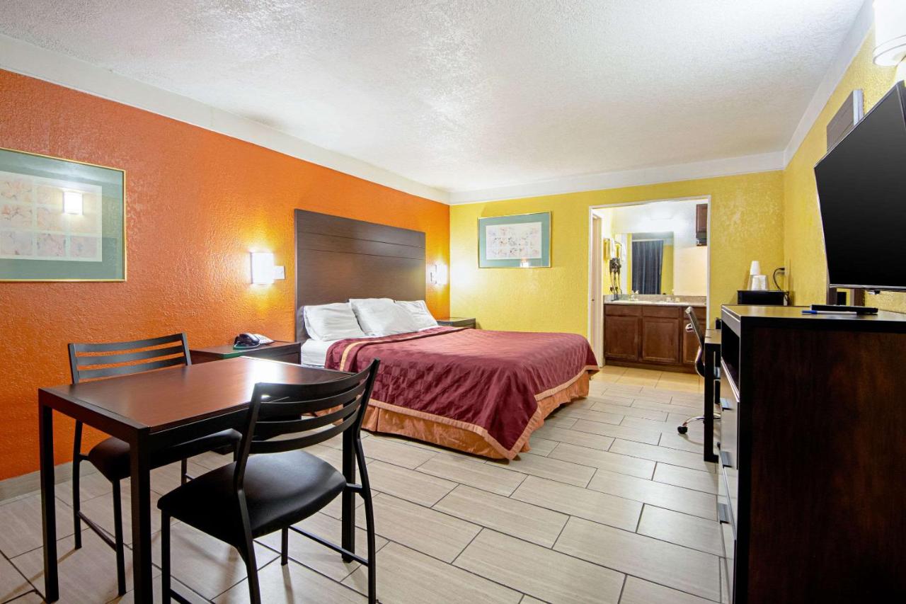 Economy Inn & Suites