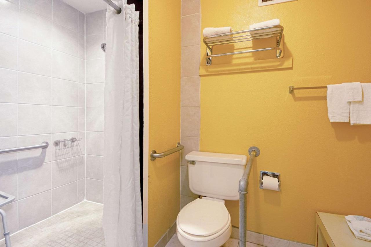 Economy Inn & Suites
