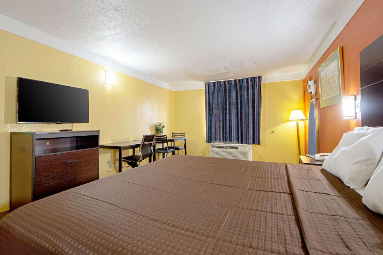 Economy Inn & Suites