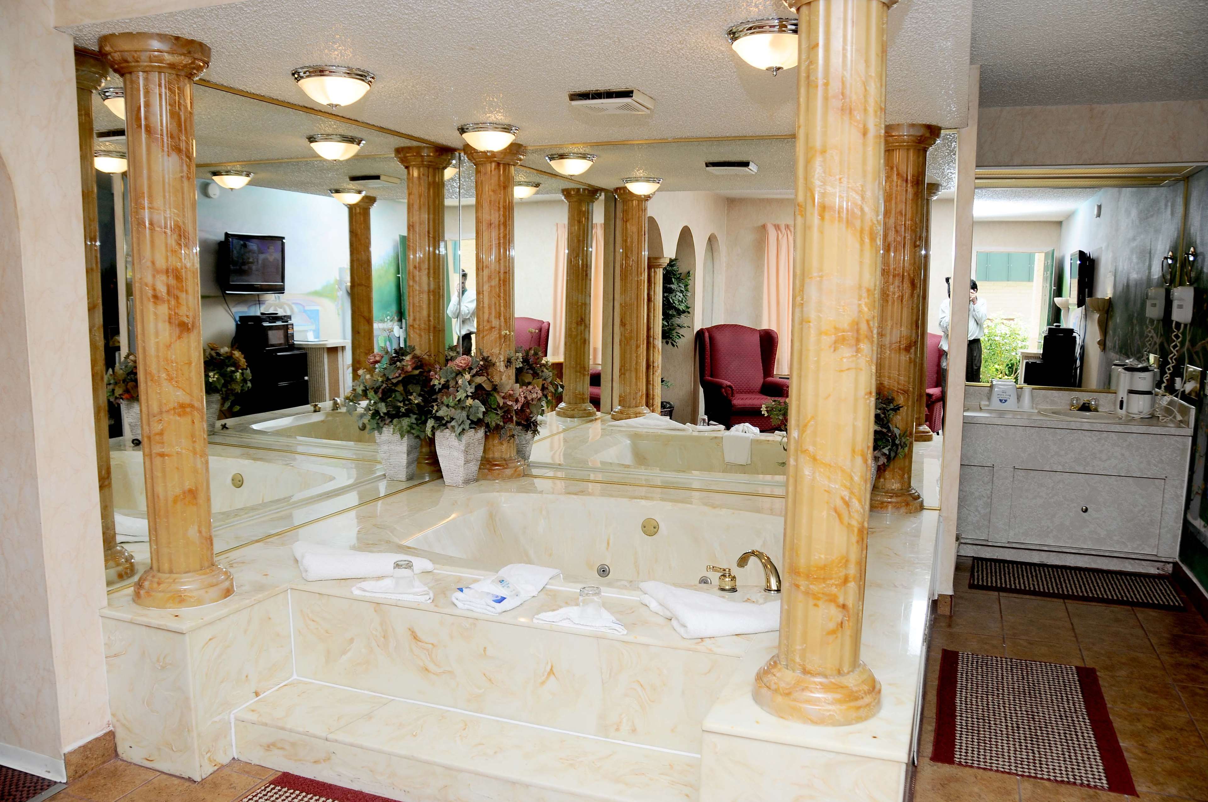 Economy Inn & Suites