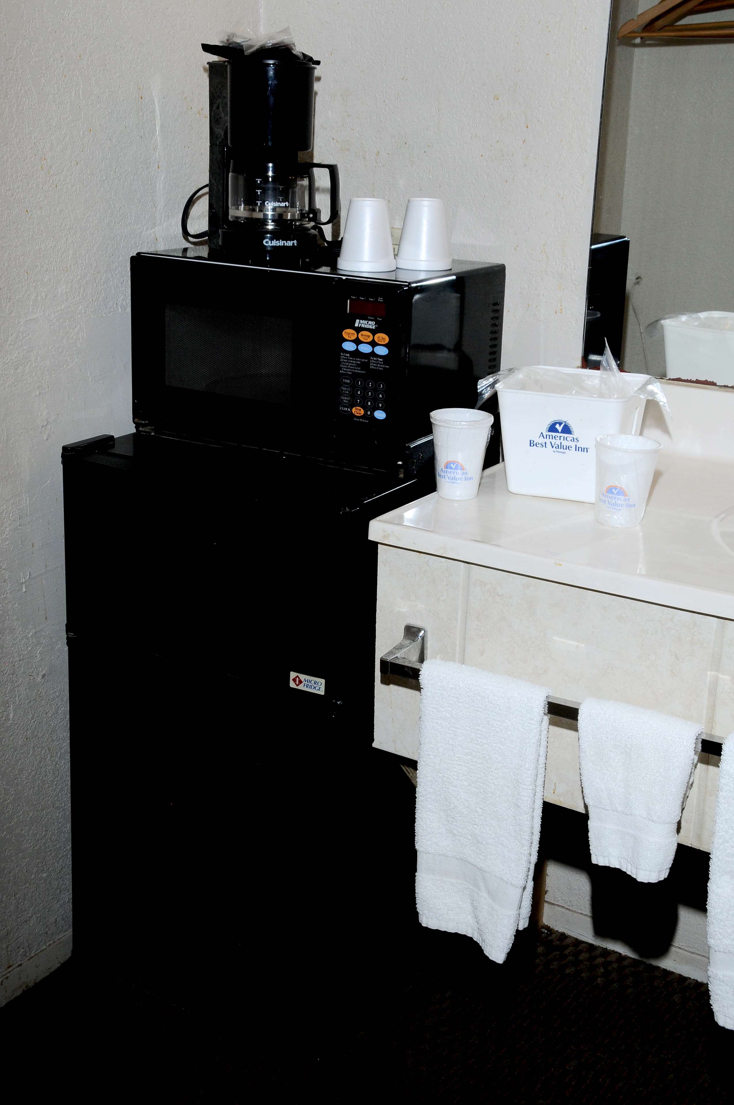 Economy Inn & Suites