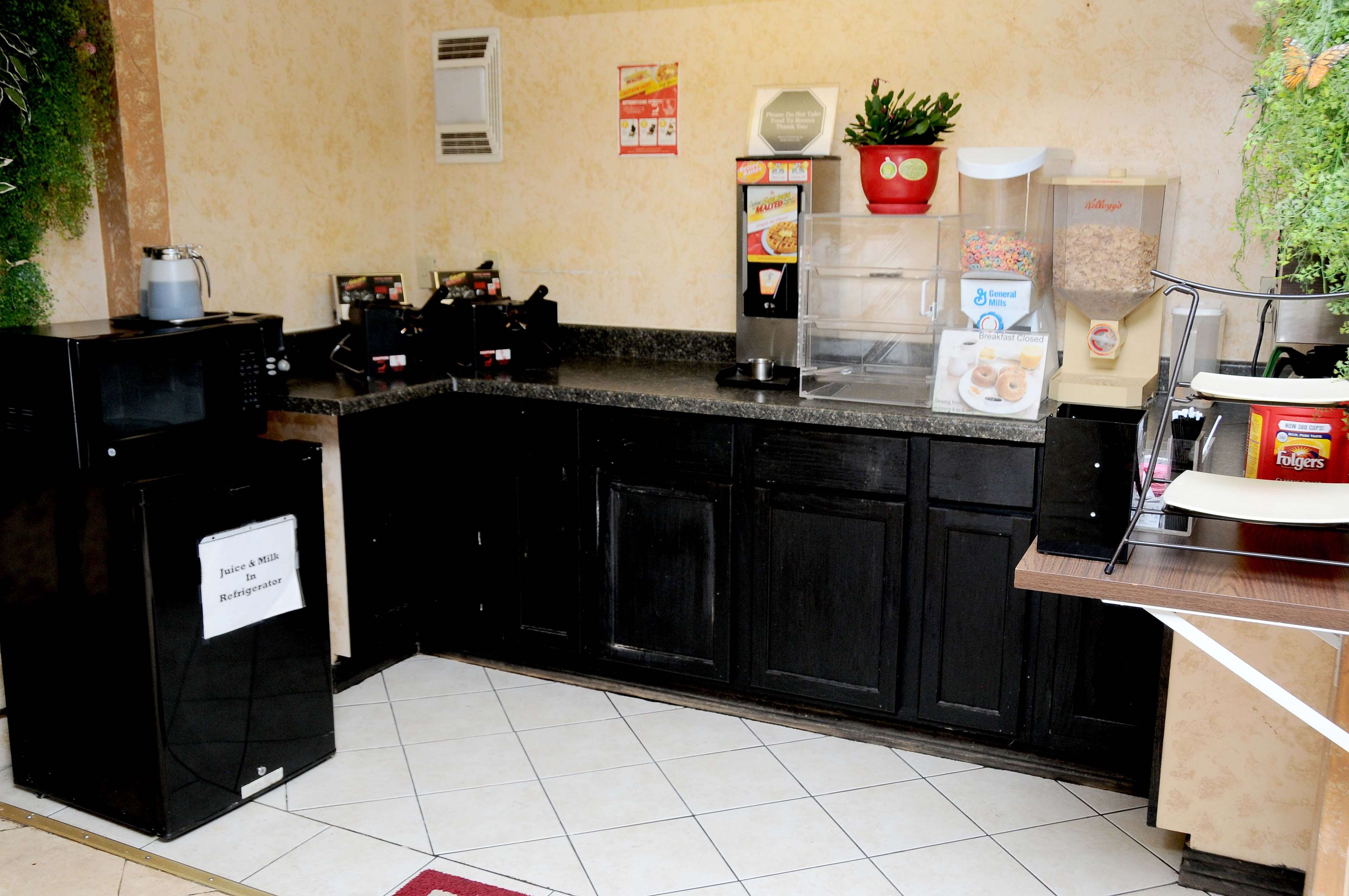 Economy Inn & Suites
