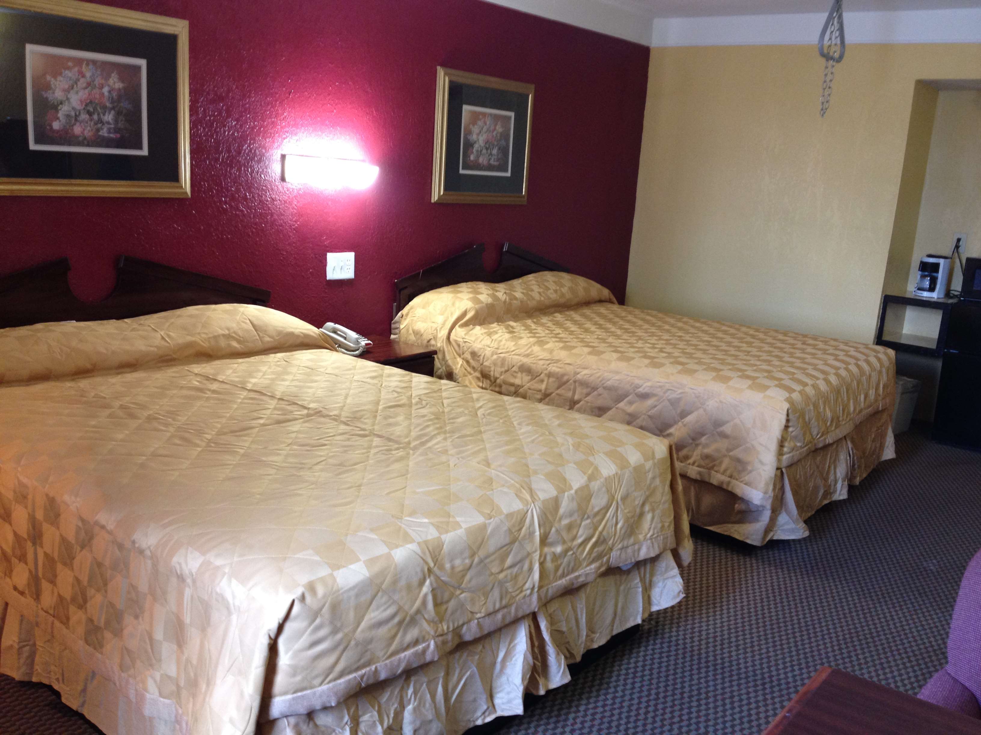 Economy Inn & Suites