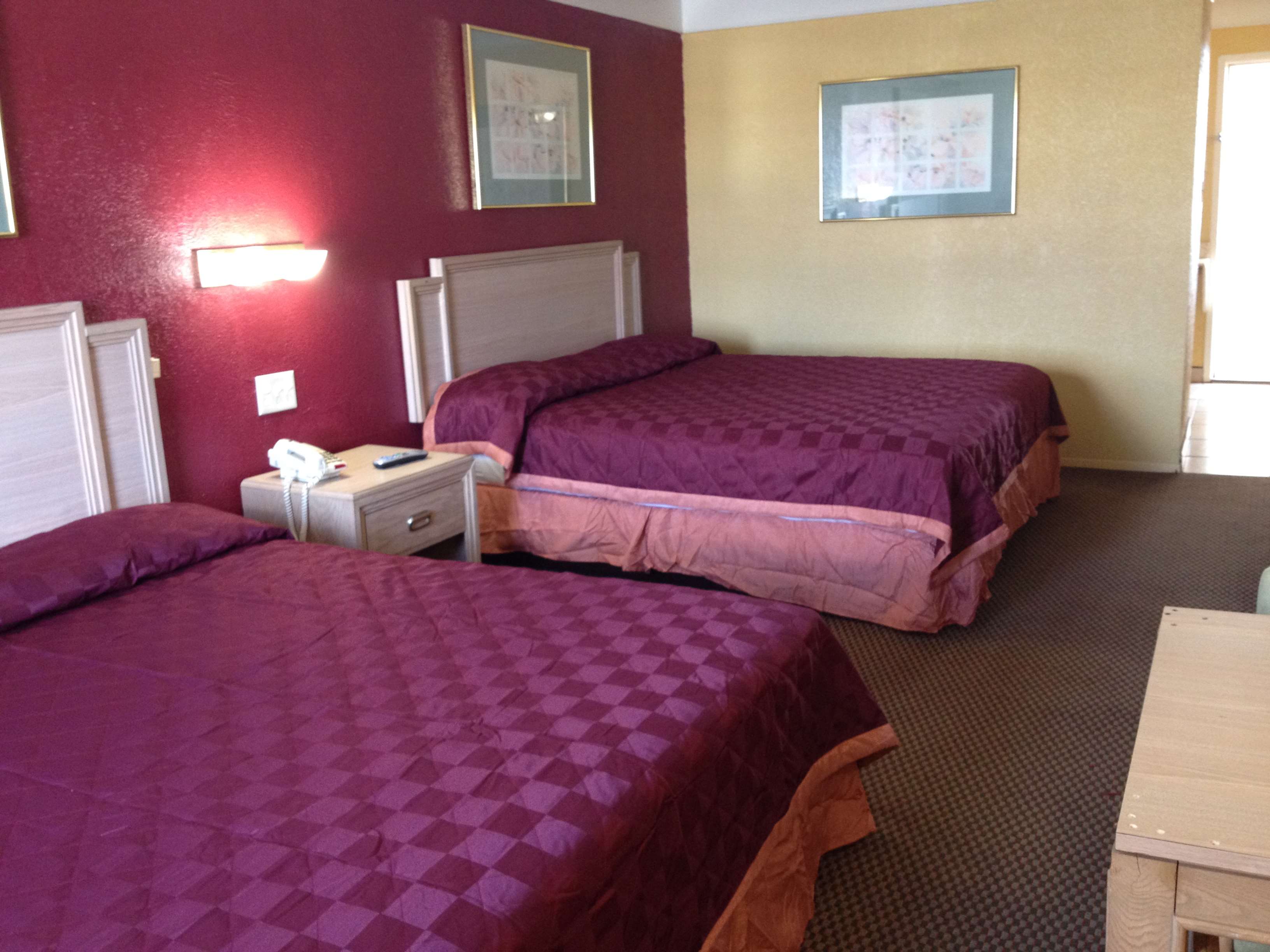 Economy Inn & Suites