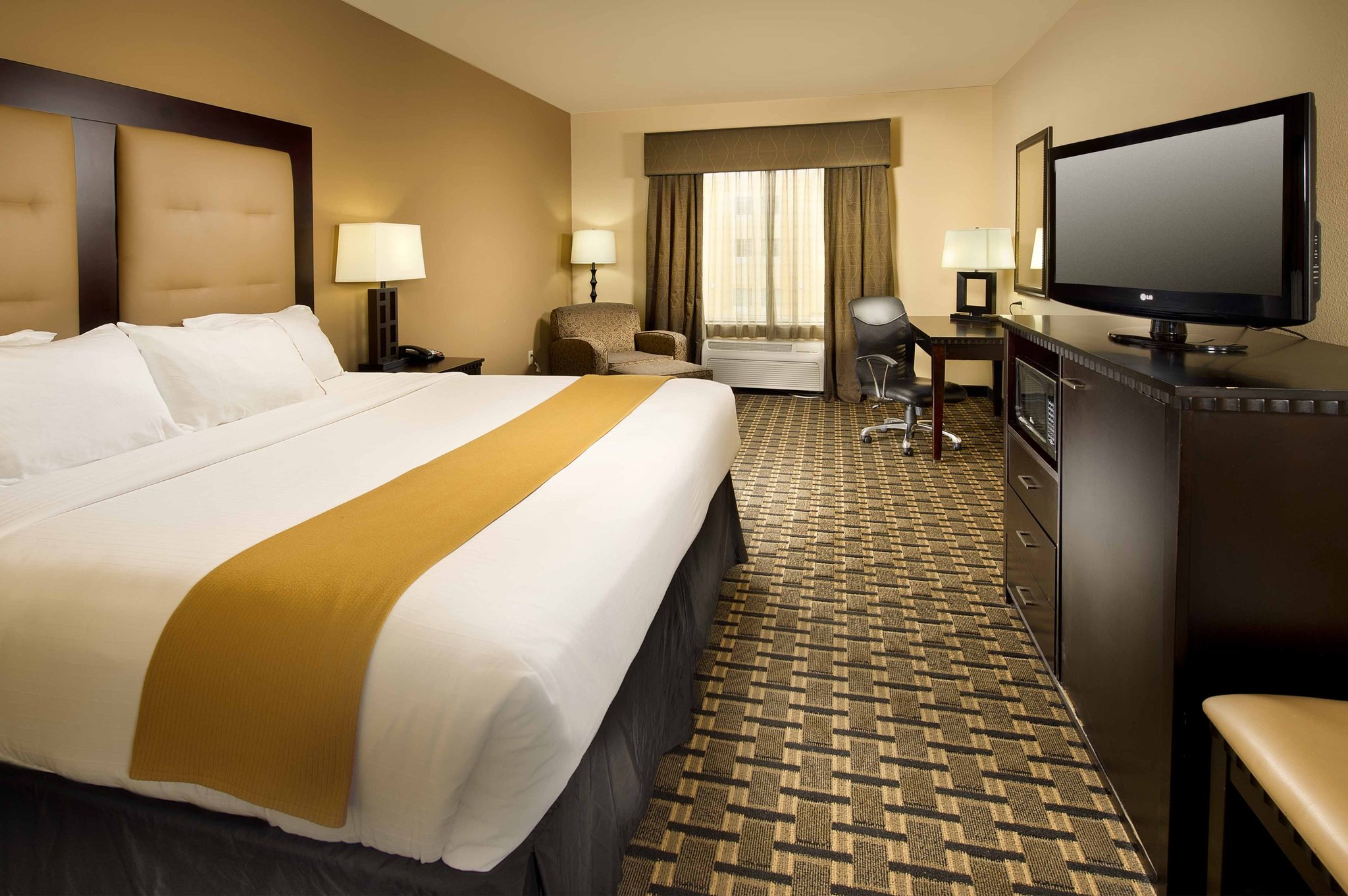 Holiday Inn Express Hotel & Suites Denton-Unt-Twu